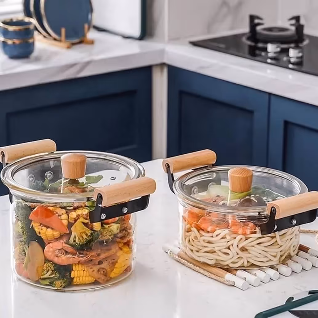 قابلمه پیرکس شعله مستقیم دسته چوبی با ضخامت بالای 5میل حجم2500میل ارسال رایگان سایز های بزرگتر هم توی غرفه موجود میباشد