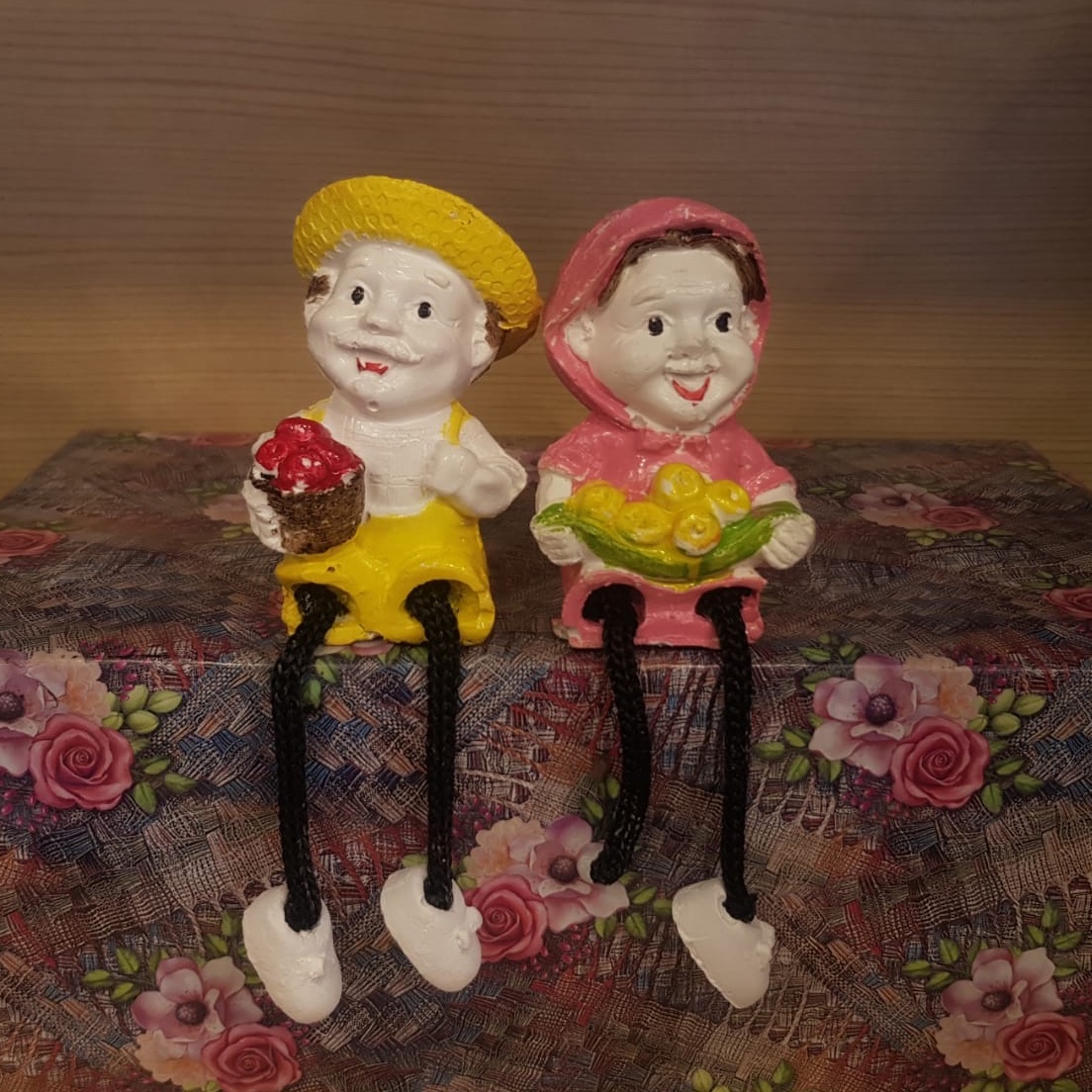 مجسمه دکوری-مجسمه رنگی-پاشل-پاویز-مجسمه پاویز-مجسمه دختر پسر-مجسمه رومیزی-دکوری