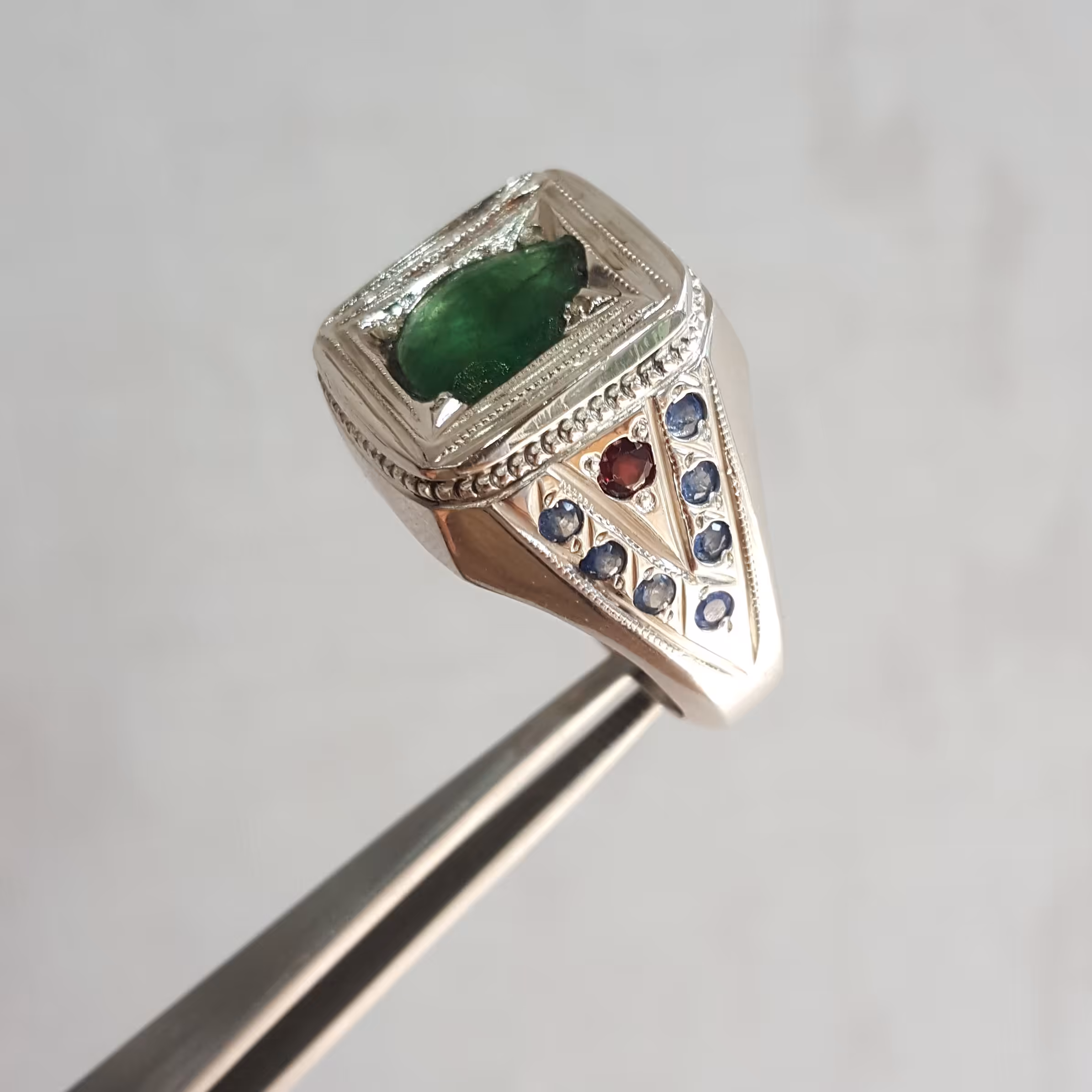 انگشتر زمرد اشکی 