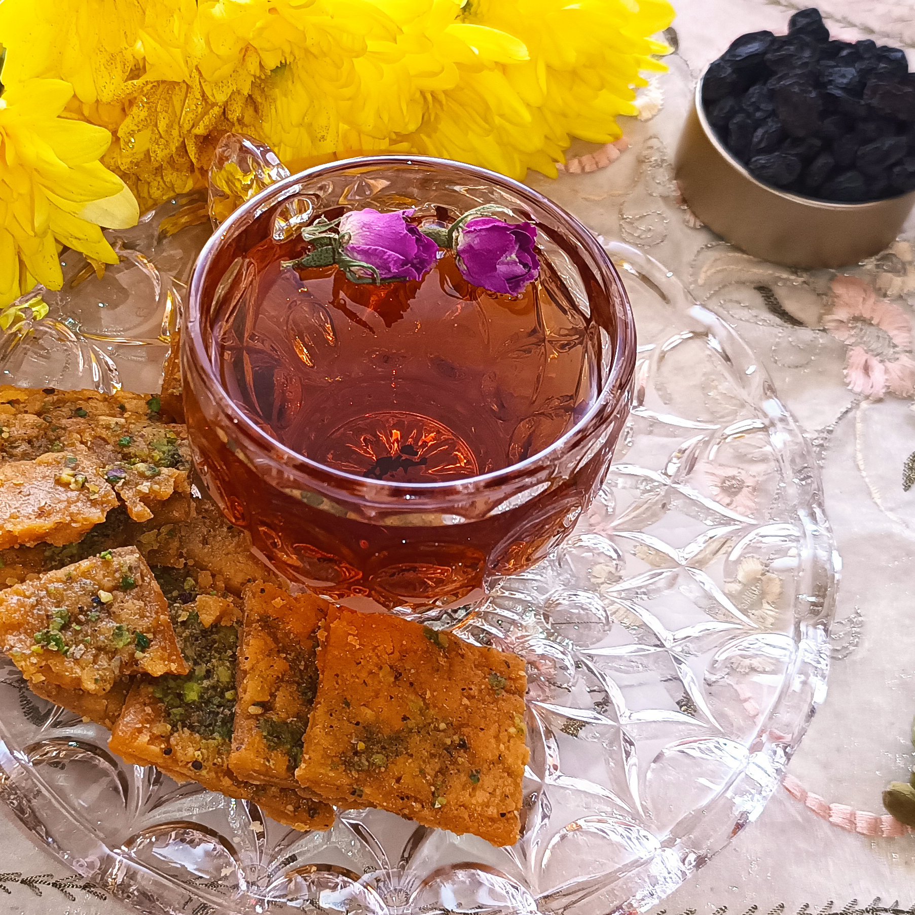 سوهان تازه کره ای رنگ طلایی وزن 800گرمکره ای با روکش پسته