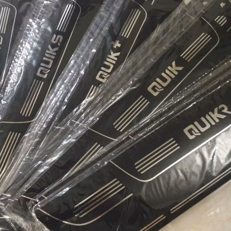 پارکابی طرح چرمی چسبی مناسب   کوئیک r با نسب آسان (پس کرایه)