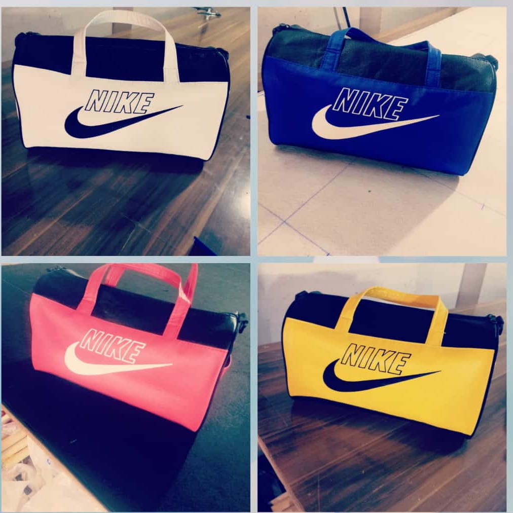 ساک باشگاهی.جنس عالی .جا دار .سبک .غیر از کیف باشگاهی هم میتونید ازش استفاده کنید  موجودی فقط رنگ آبی کاربونی 