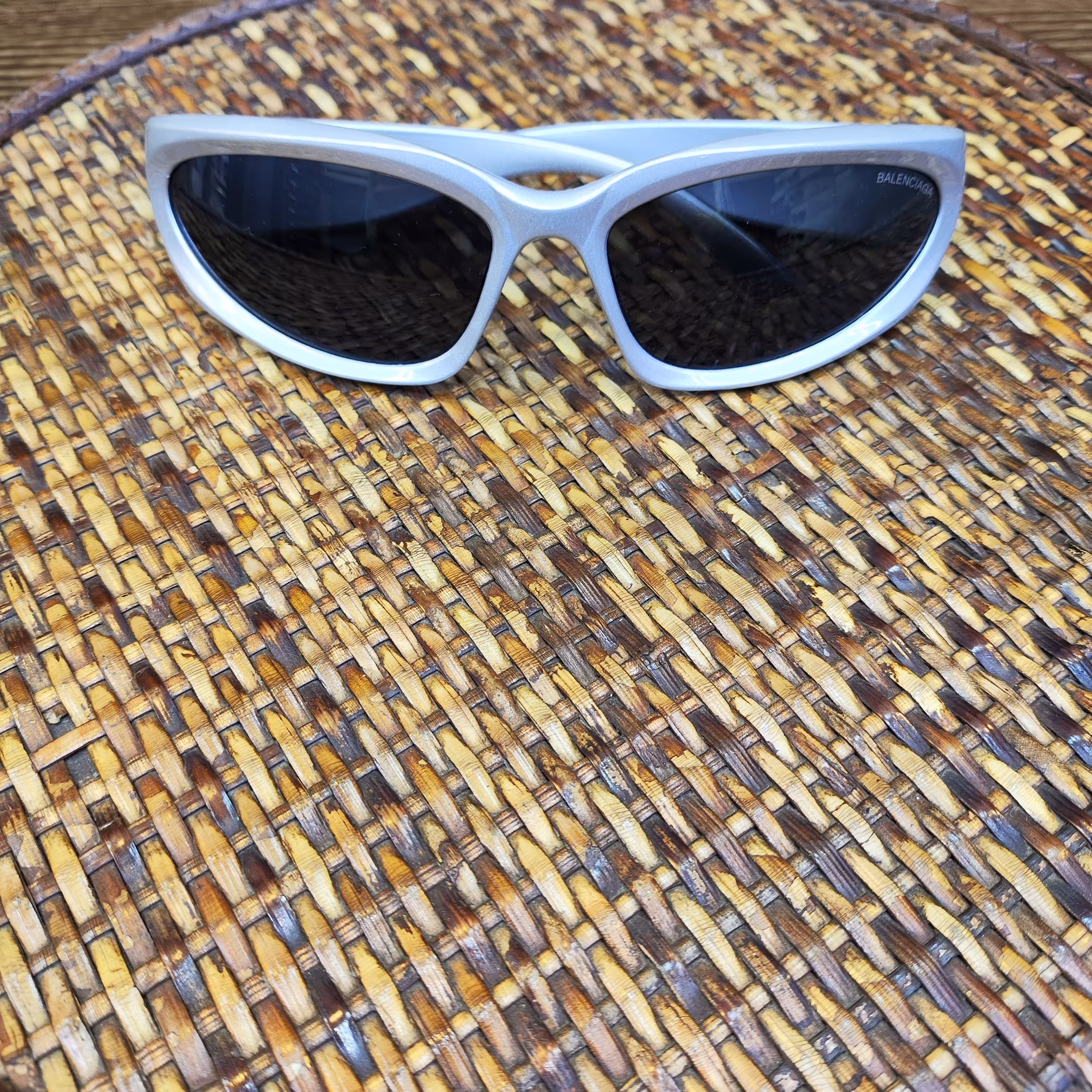 عینک بالنسیاگا رنگ نقره ای شیشه مشکی