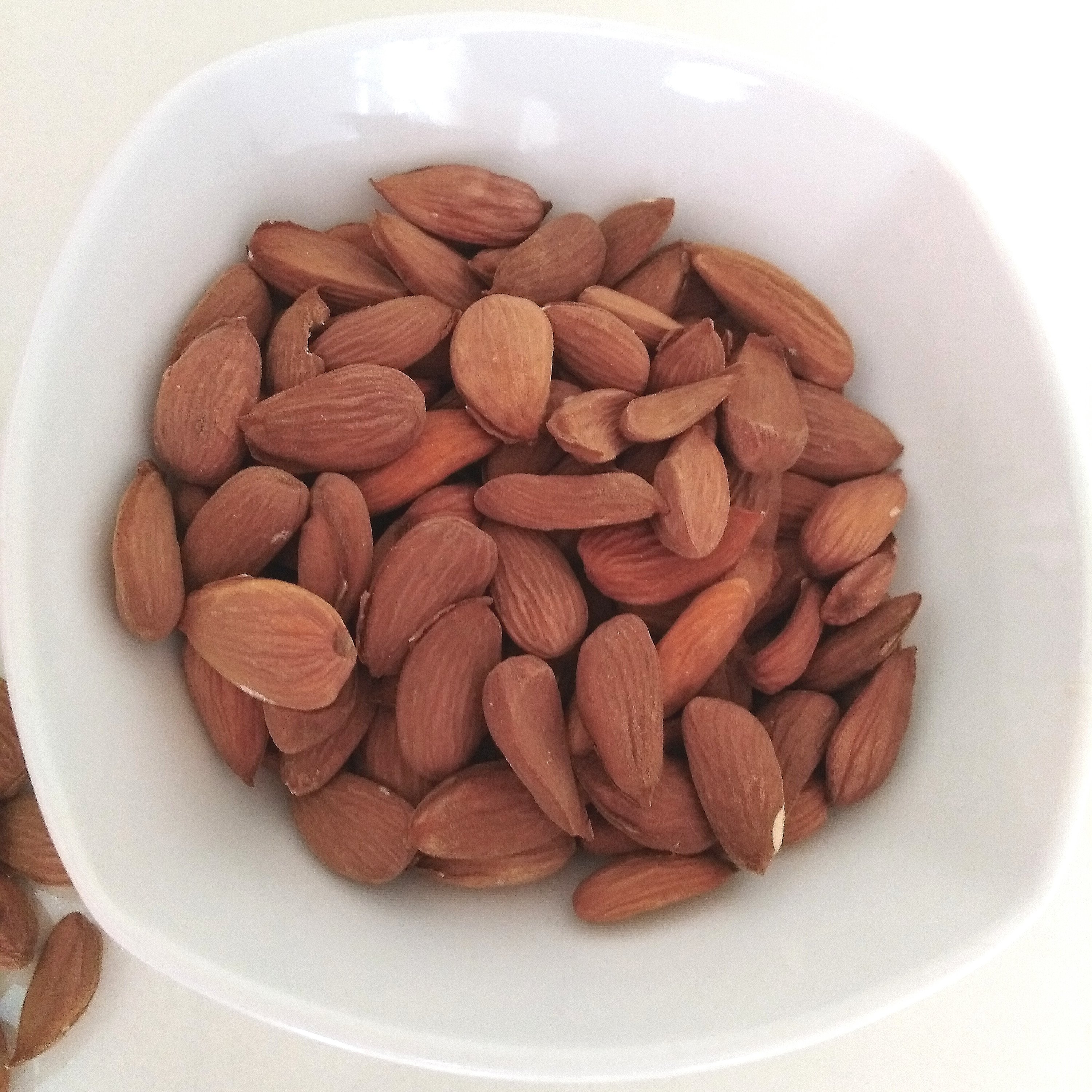 مغز بادام شیرین و تازه امساله و ارگانیک (یک کیلویی)