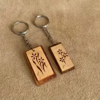 سرکلیدی چوبی دستساز مهرآسا طرح گل پنج پر (پک دو عددی)