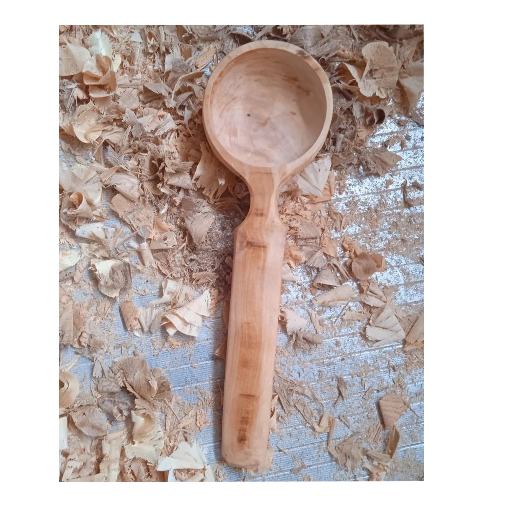 قاشق چوبی در ابعاد متوسط