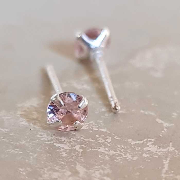 گوشواره نقره میخی تک نگین صورتی