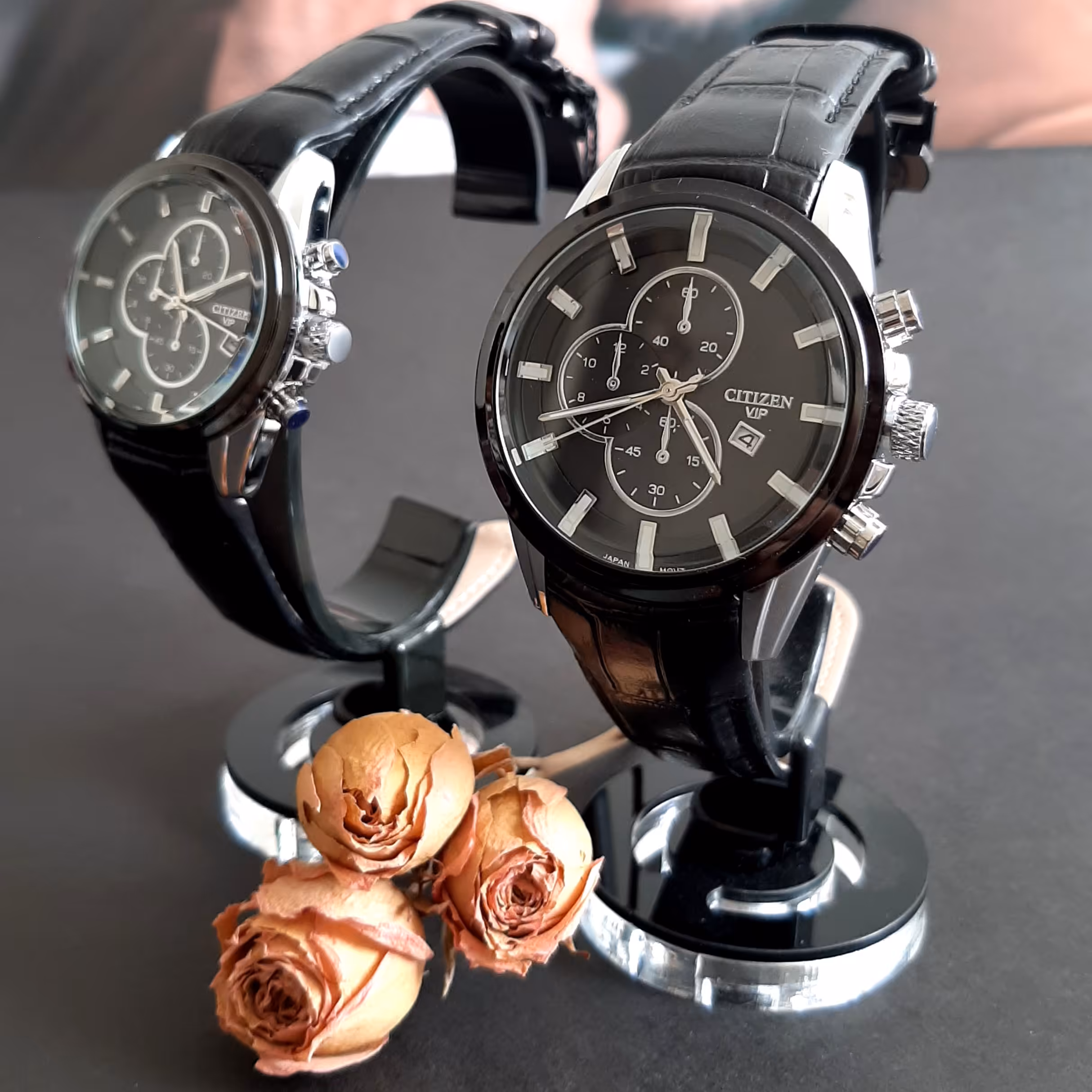 ساعت مچی سیتیزن Citizen  ست و تکی طرح 3موتوره تقویم دار موتور  ژاپن بند فیکس چرمی مشکی پوست ماری قاب 2رنگ مشکی ساعت عبدی