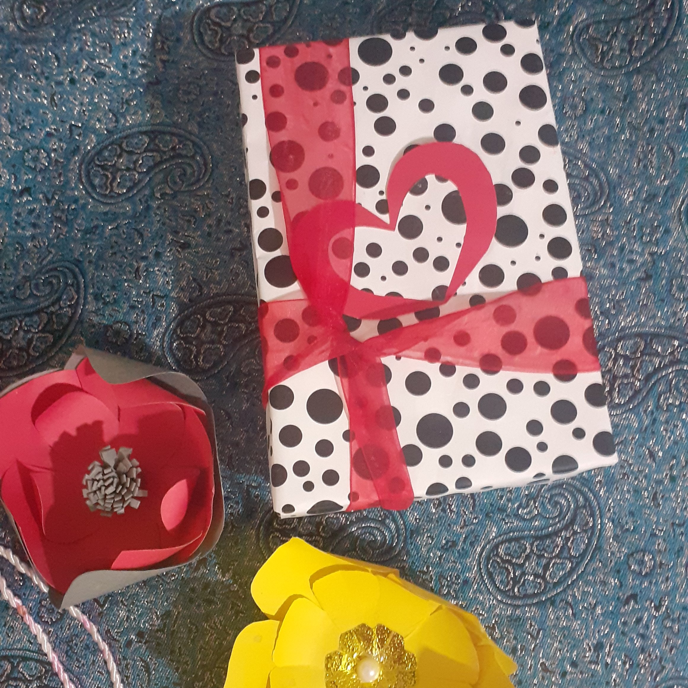پک کوکتل پدیکور 7 تایی و سنگ نمک رنگی شیشه ای همراه با جعبه