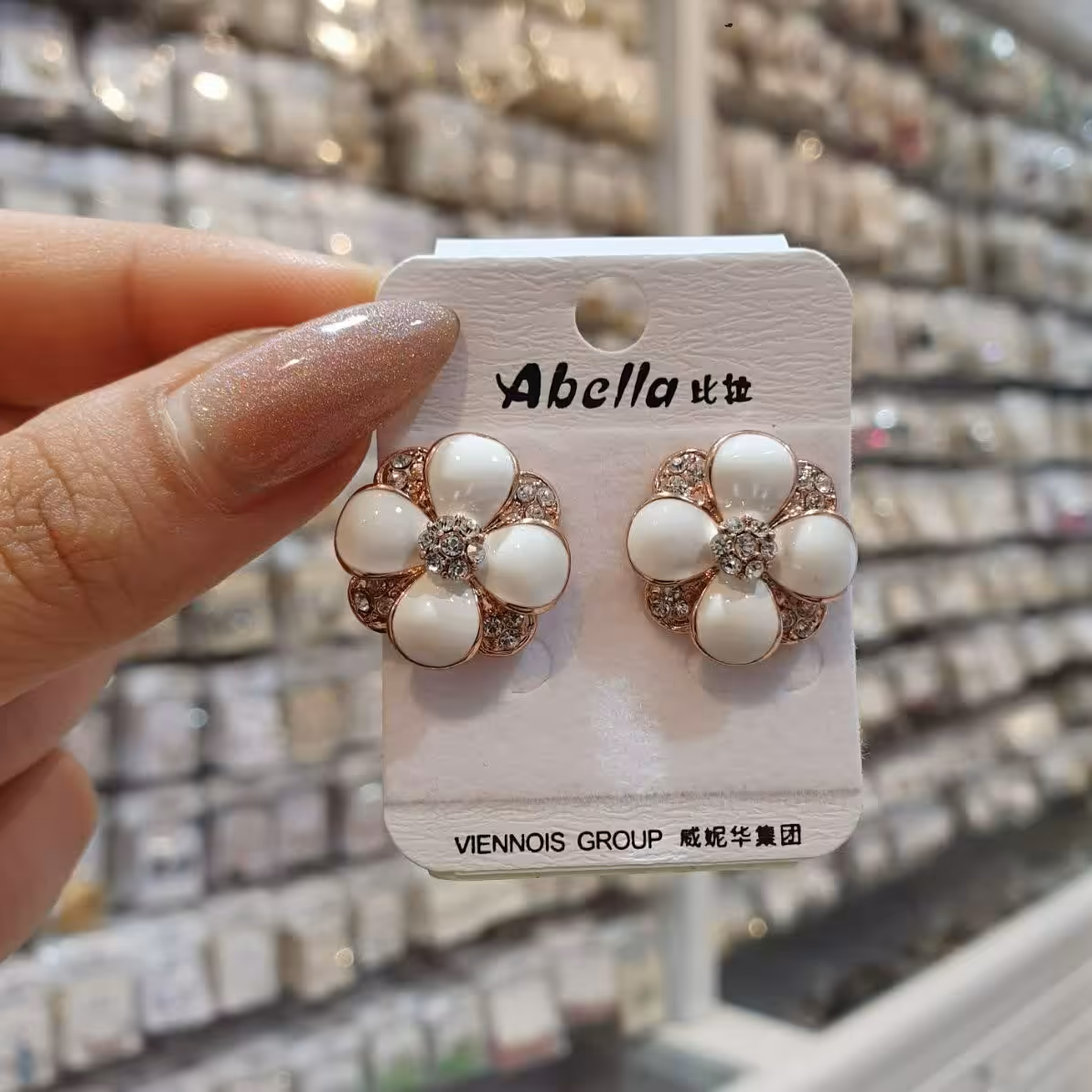 گوشواره طرح ، گل سفید