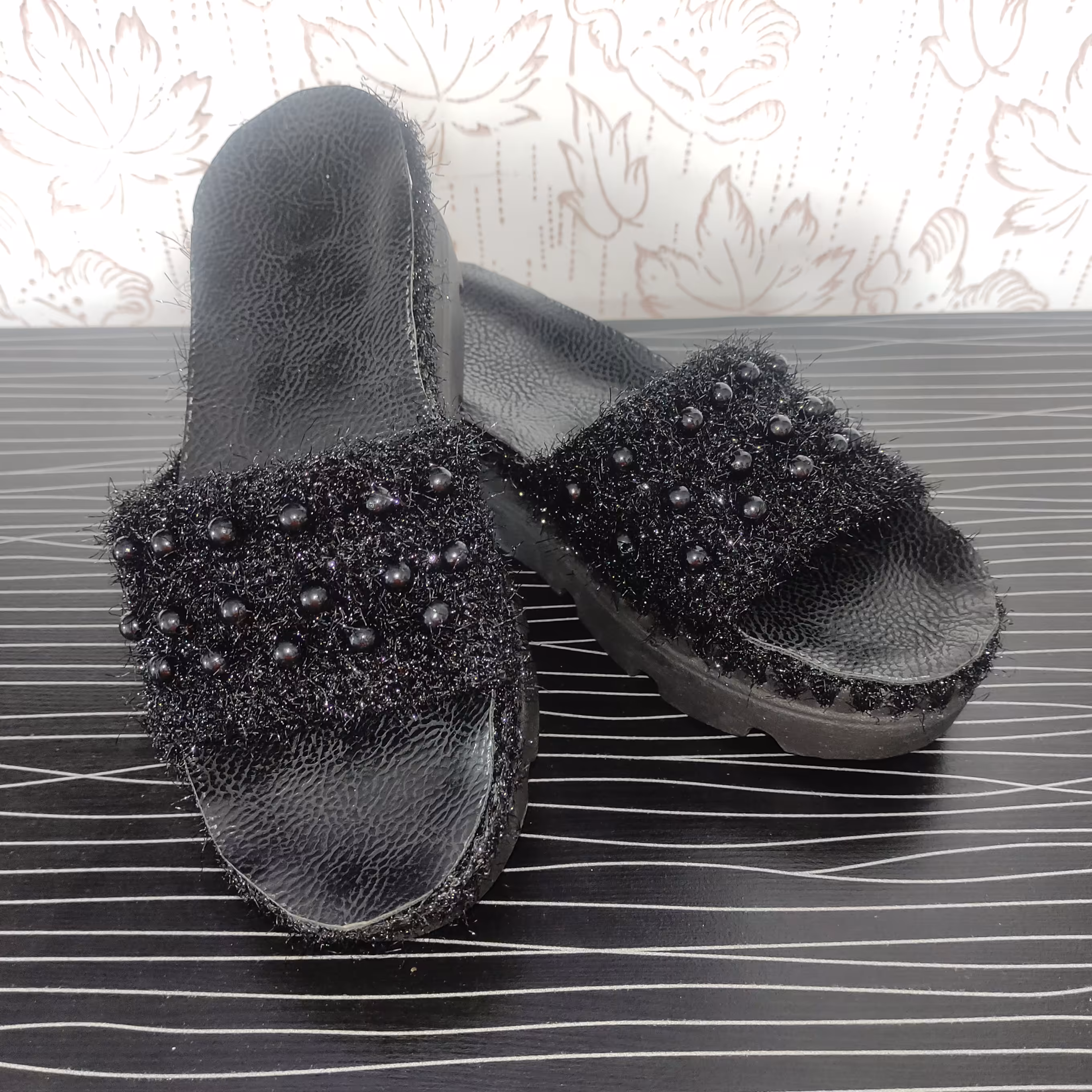 صندل دست بافت مشکی با مروارید                  سفارش پذیرفته میشود