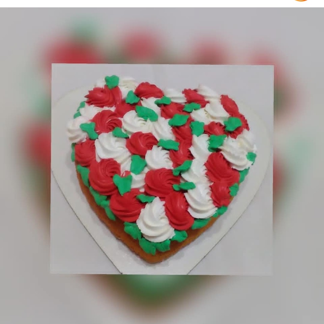 کیکوتولد خامه ای شکل قلب