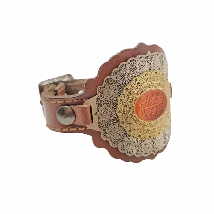 دستبند چرم با نگین عقیق خطی نصر من الله و فتح المبین کد 30394