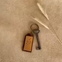 سرکلیدی چوبی دستساز مهرآسا طرح خوشه (پک سه تایی)