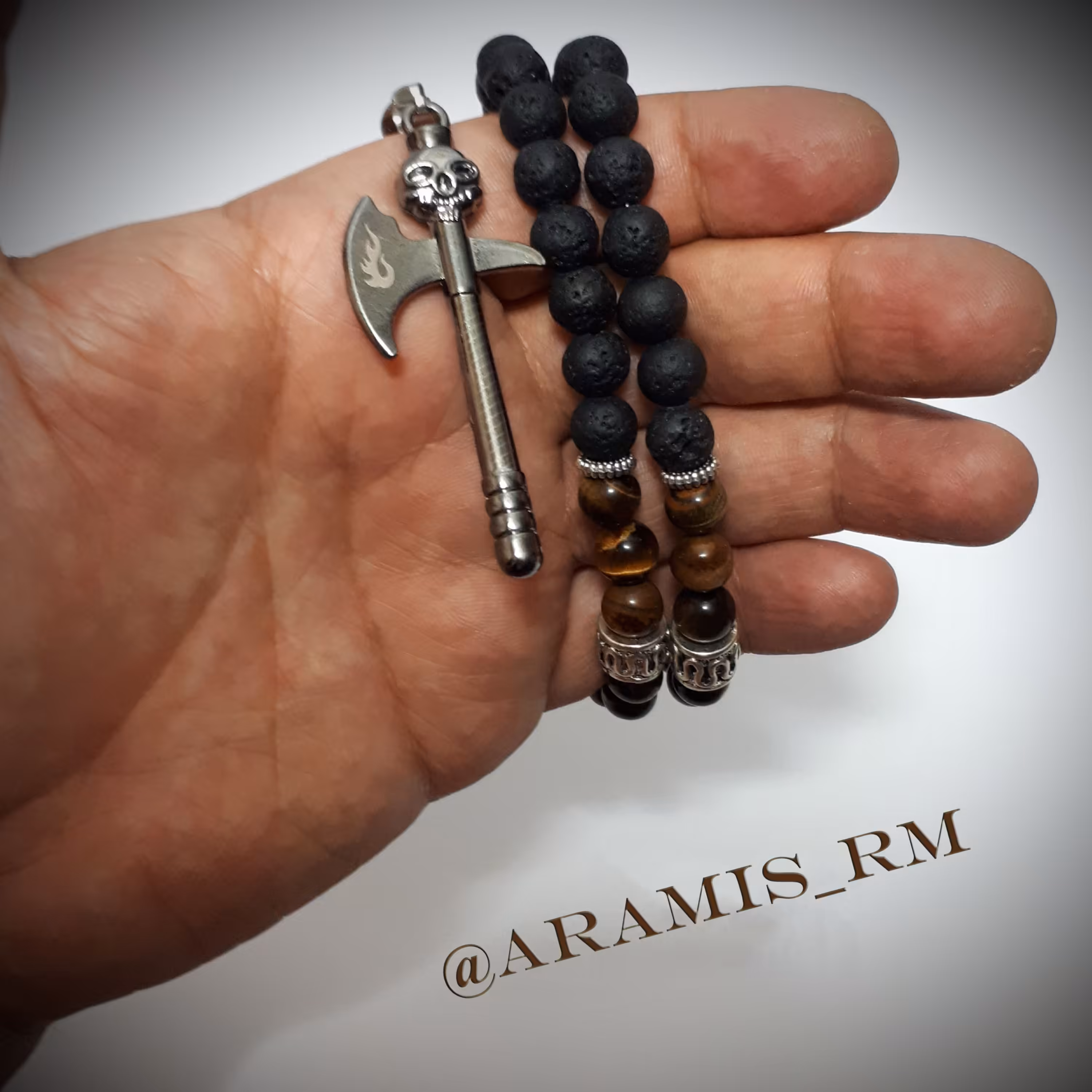 گردنبند سنگ چشم ببر و لاوا آتشفشانی طرح تبر وارکرافت