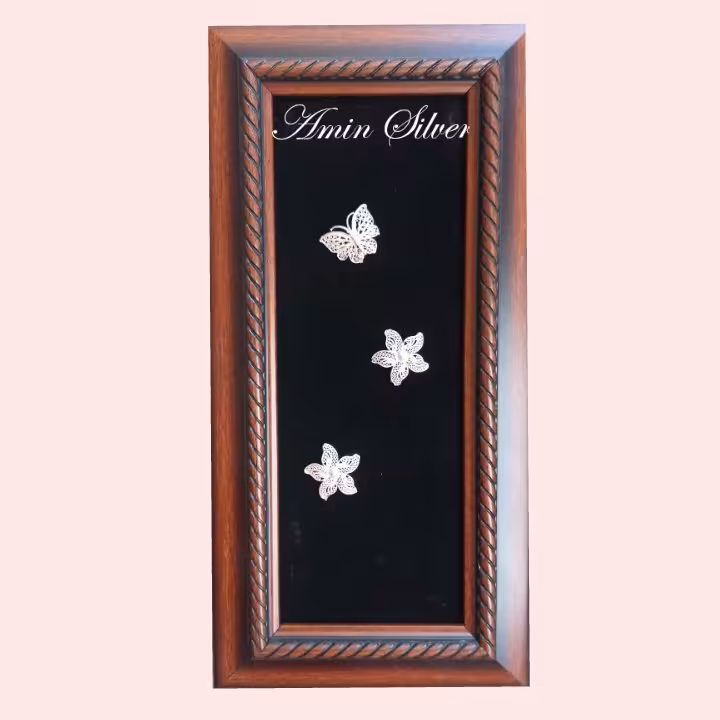 تابلو گل و پروانه نقره با ابعاد 16.5 در 33.5 س