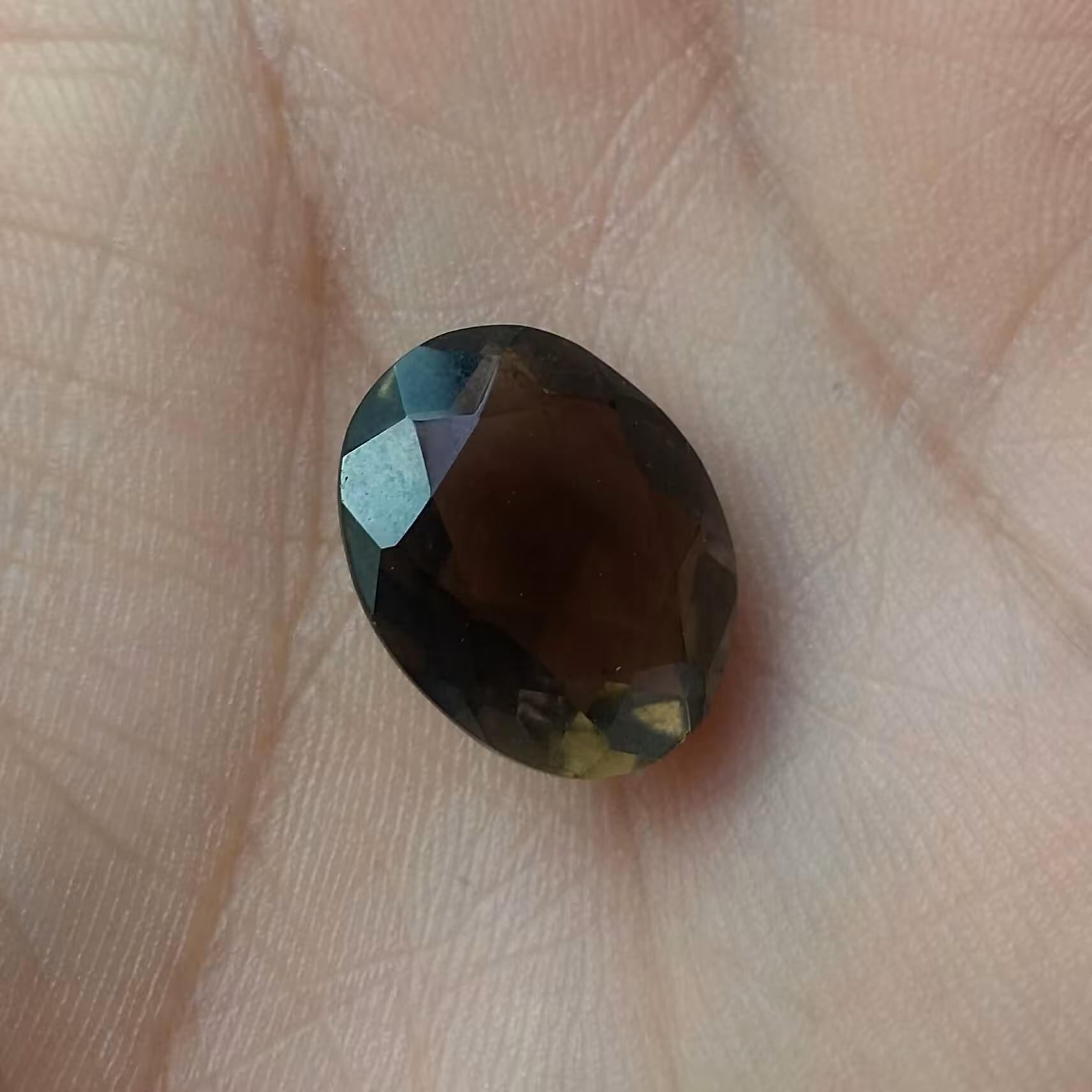 نگین کوارتز دودی تراش جواهری بسیار خوش تراش و خوش رنگ بسیار زیبا و شیک