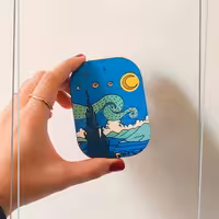 آینه جیبی طرح شب پر ستاره پیکسل ساز - جنس چوبی و نقاشی شده - ضدآب - ابعاد شش و نیم در نُه سانت