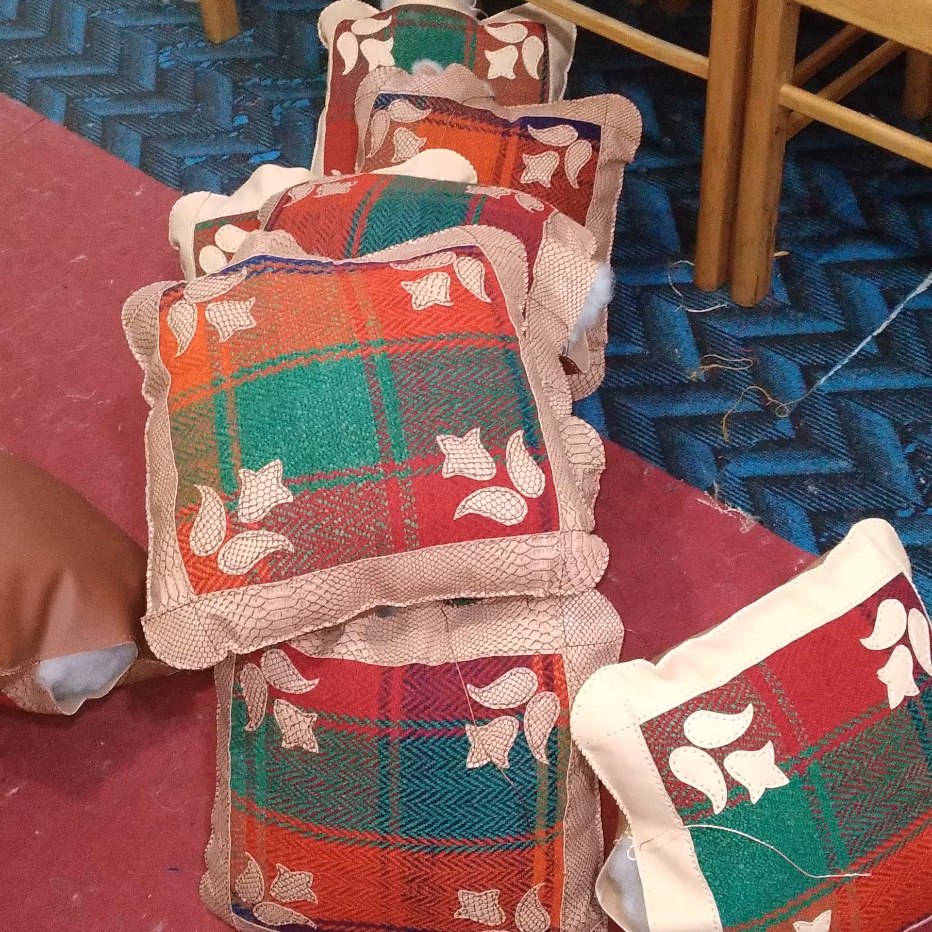 کوسن سنتی تلفیق با چرم