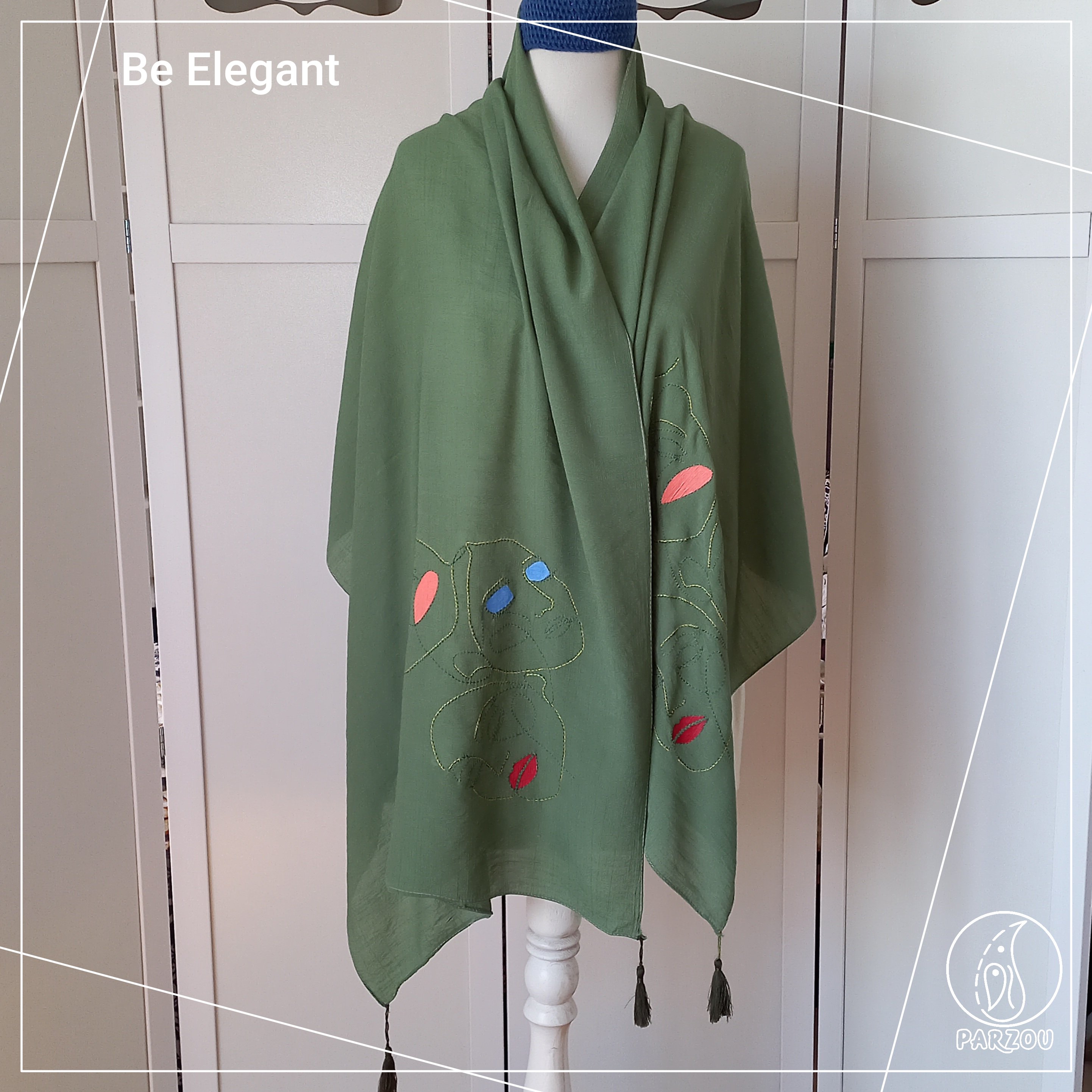 شال طراحی شده با دوخت و رنگ سه چهره.