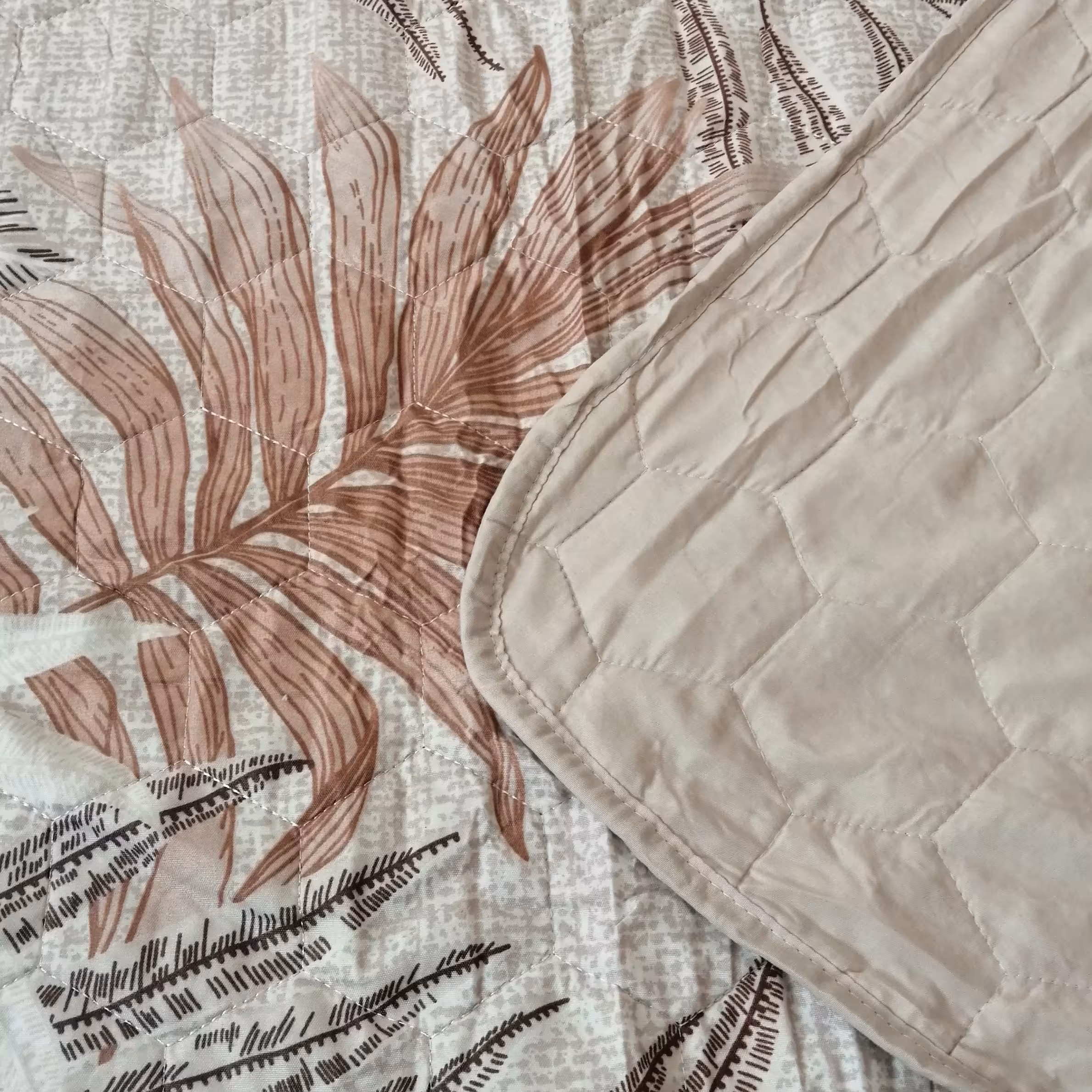 روتختی دونفره پنبه دوزی خارجی جنس نخی دورو یک طرف تکرنگ یک طرف گل دار 6تیکه در 40 طرح و رنگبندی 