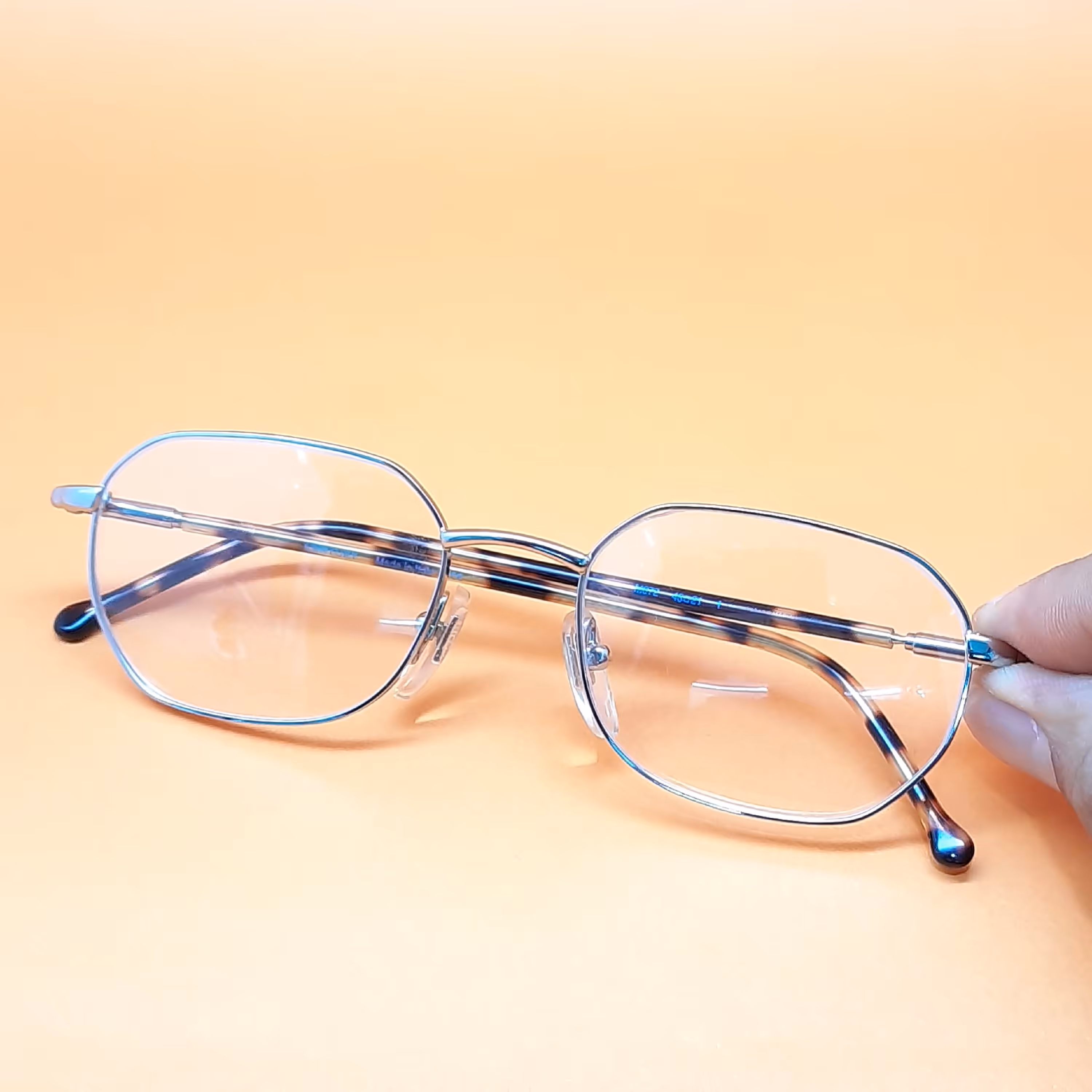 عینک طبی اسپرت ارزان تمام  قاب با قابلیت ساخت انواع عدسی طبی نمره دار