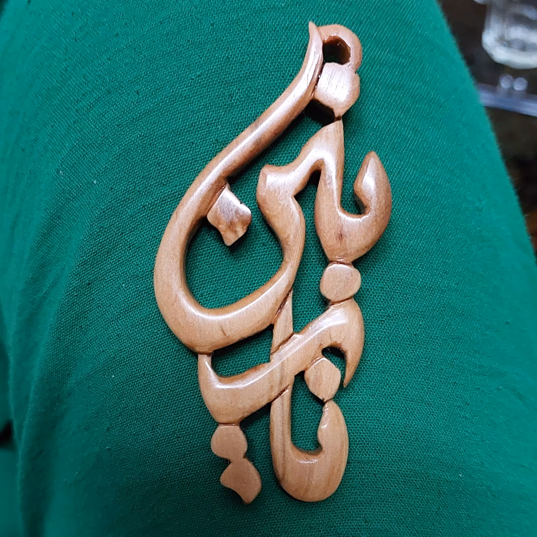 طراحی و اجرای نام زیبای فرزندان و عزیزان خودتون رو به ما بسپارید تا با هنر منبت روی چوب همیشه طبیعت همراهتون باشه 