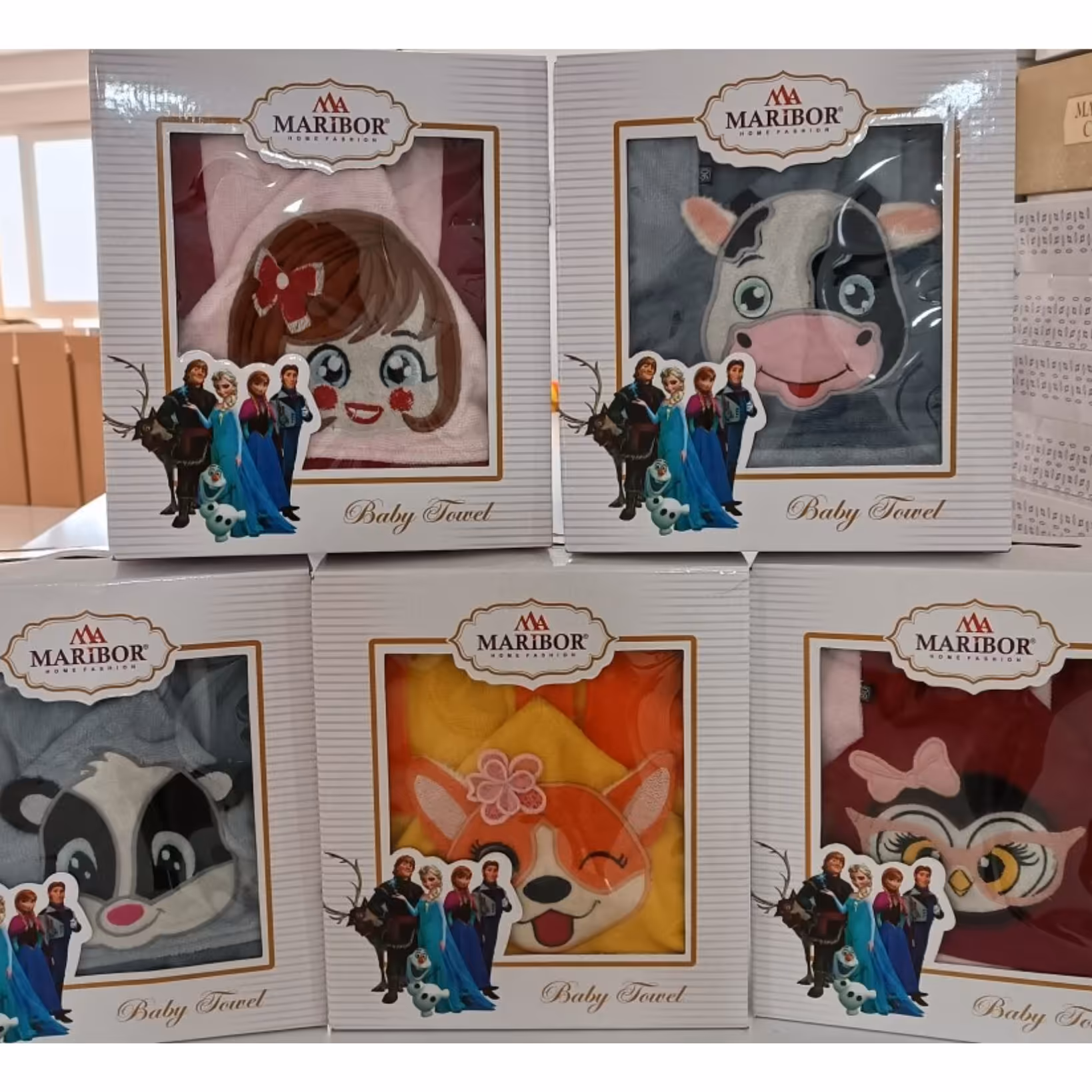 حوله پالتویی نوجوان