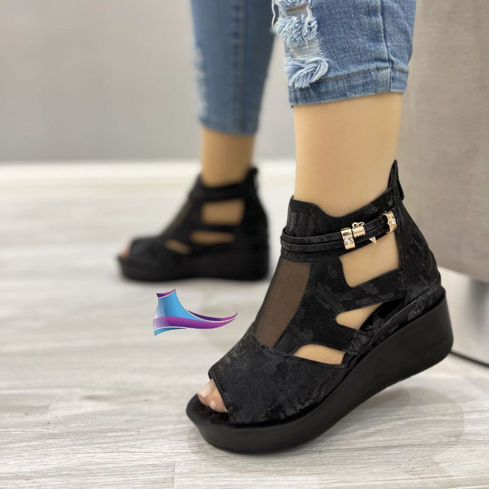 صندل مجلسی
کد 841
قالب استاندارد
جنس پتینه
پاخور عالی و شیک
لژ 7 سانت Size37ta40