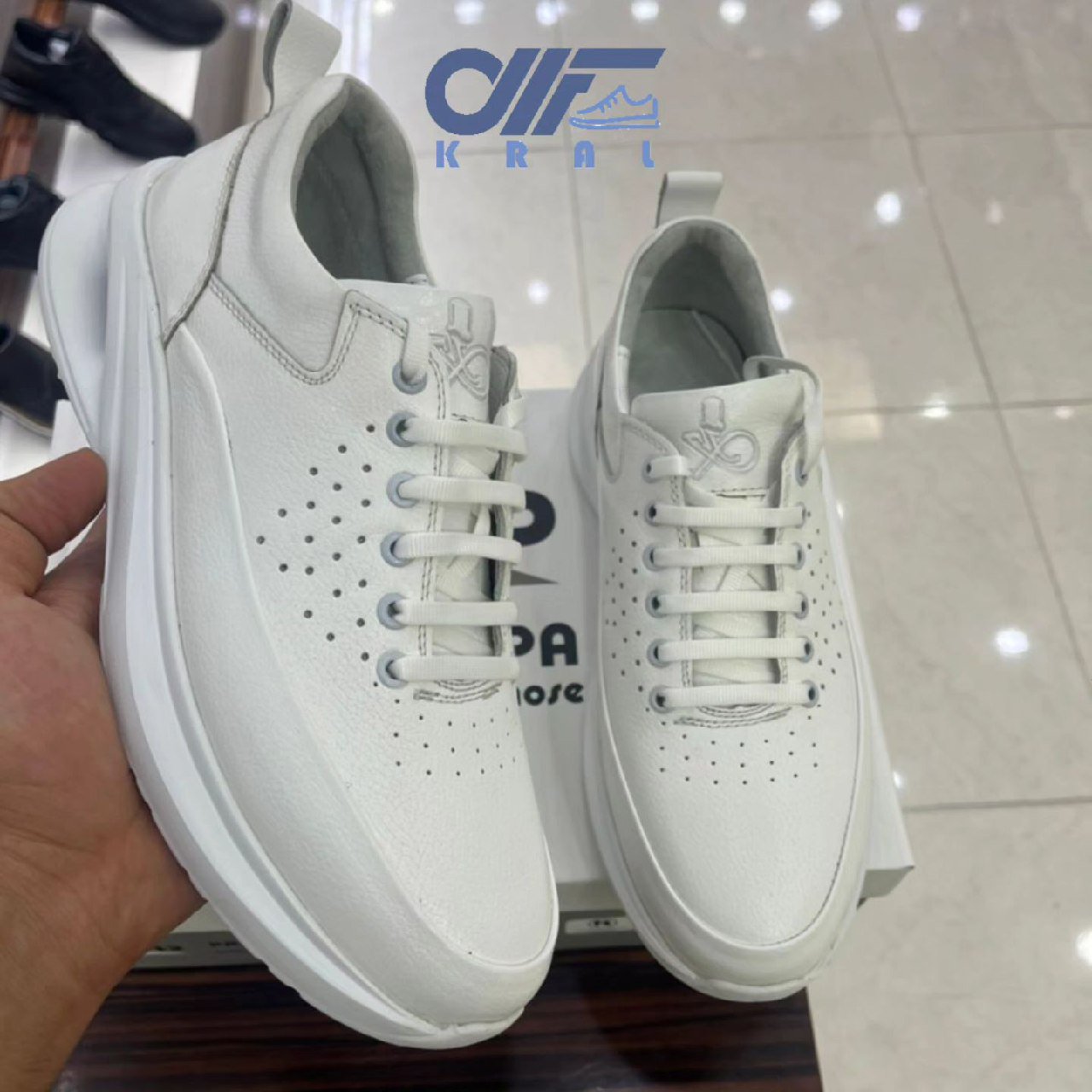 اسپرت طبی تمام چرم طبیعی مردانه رنگ مشکی و سفید 