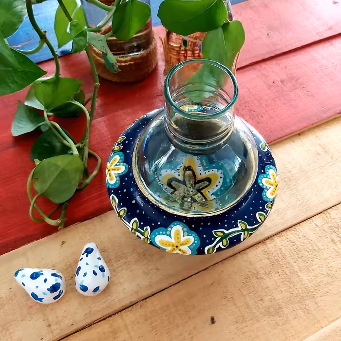 جا شمعی عدسی شیشه دار طراحی شده با دست و رنگ اکریلیک  و قابل شستشو با اسکاج نرم و آب سرد