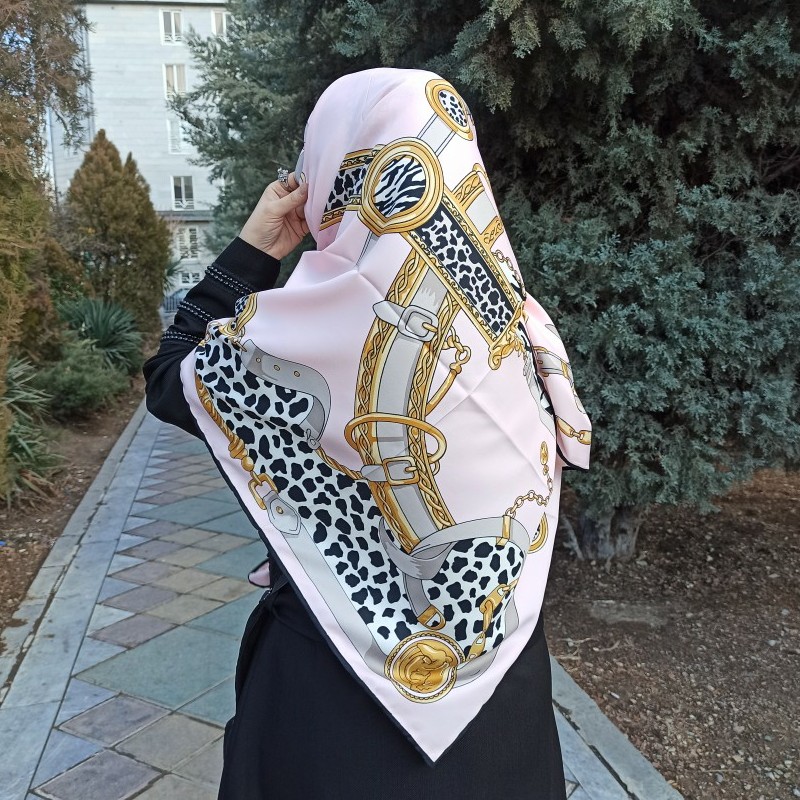 روسری مجلسی روسری ابریشم توییل بژ بنفش صورتی طوسی قواره 140 دور دست دوز