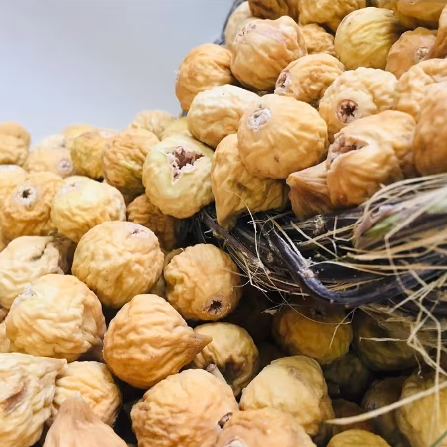 انجیر تازه خشک  بسیار خوشمزه  یک کیلویی استهبان    سالم  و عالی