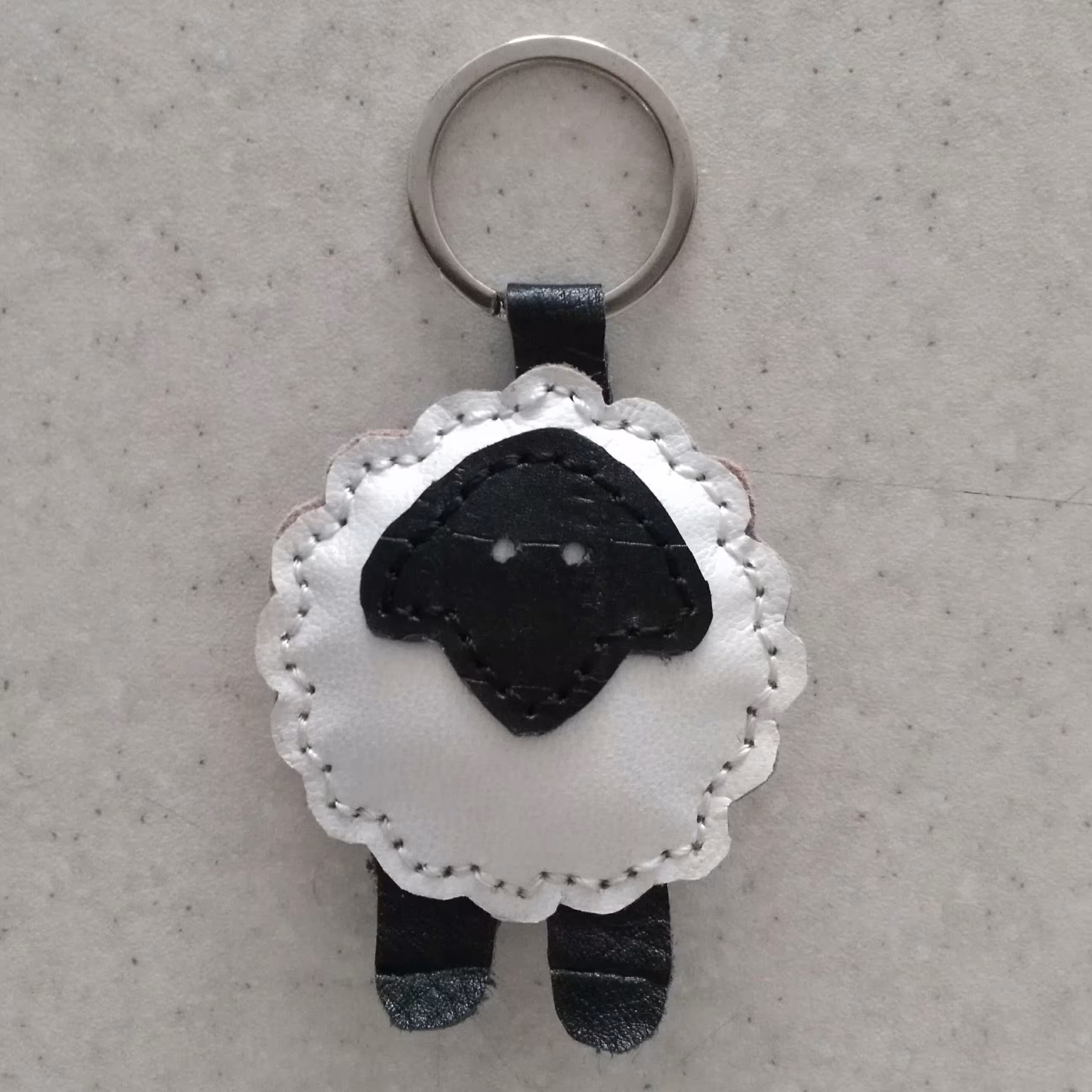 جا کلیدی چرمی دستدوز طرح گوسفند 