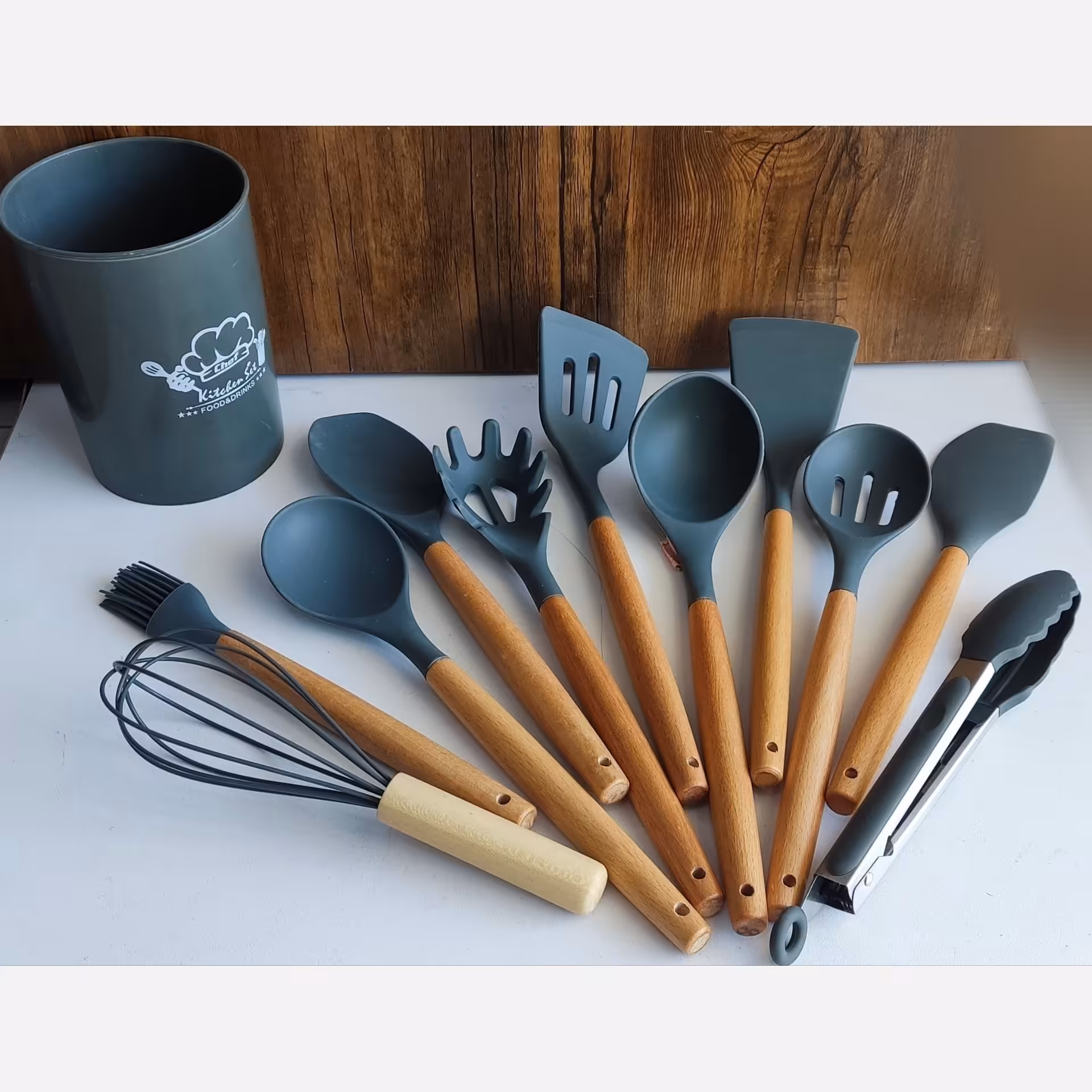 سرویس سیلیکونی 12 پارچ سیلیکون درجه یک دسته چوبی خارجی درجه یک تحمل دمای گرم تا 230 درجه تحمل دمای سرد تا 30