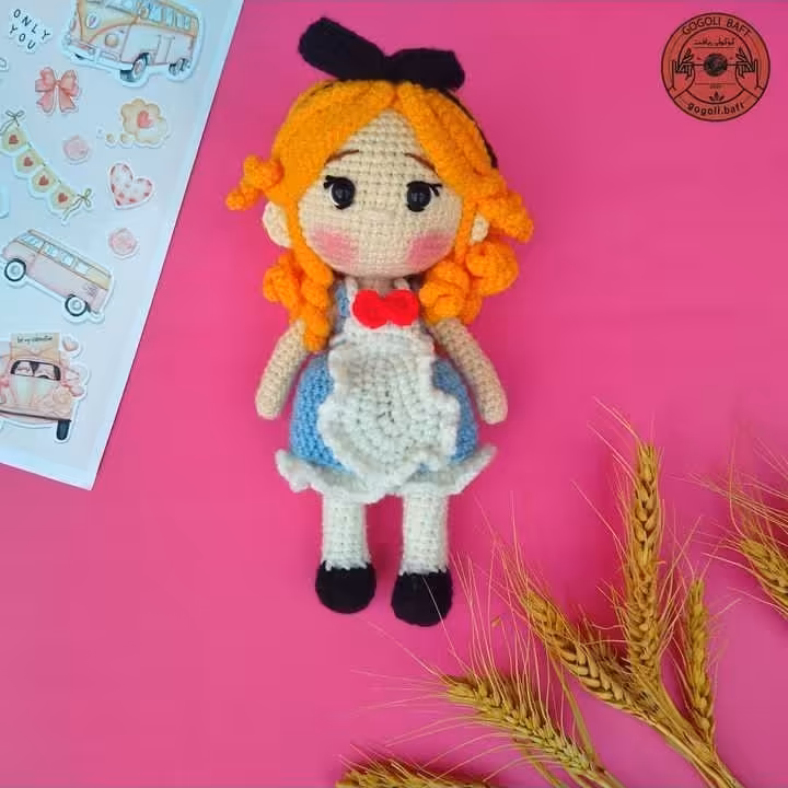 عروسک بافتنی آلیس در سرزمین عجایب