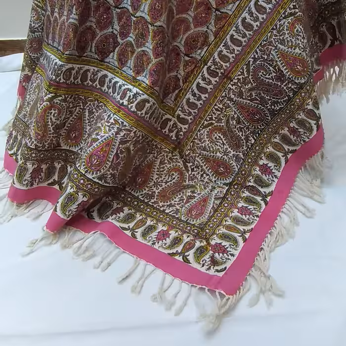 سفره قلمکار صادراتی با تم صورتی100*100