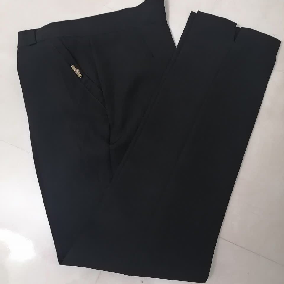 شلوارکرپ مازراتی دبل راسته بقل چاک شلوار ضخیم است سایز بندی از 38تا50 رنگ مشکی قد98