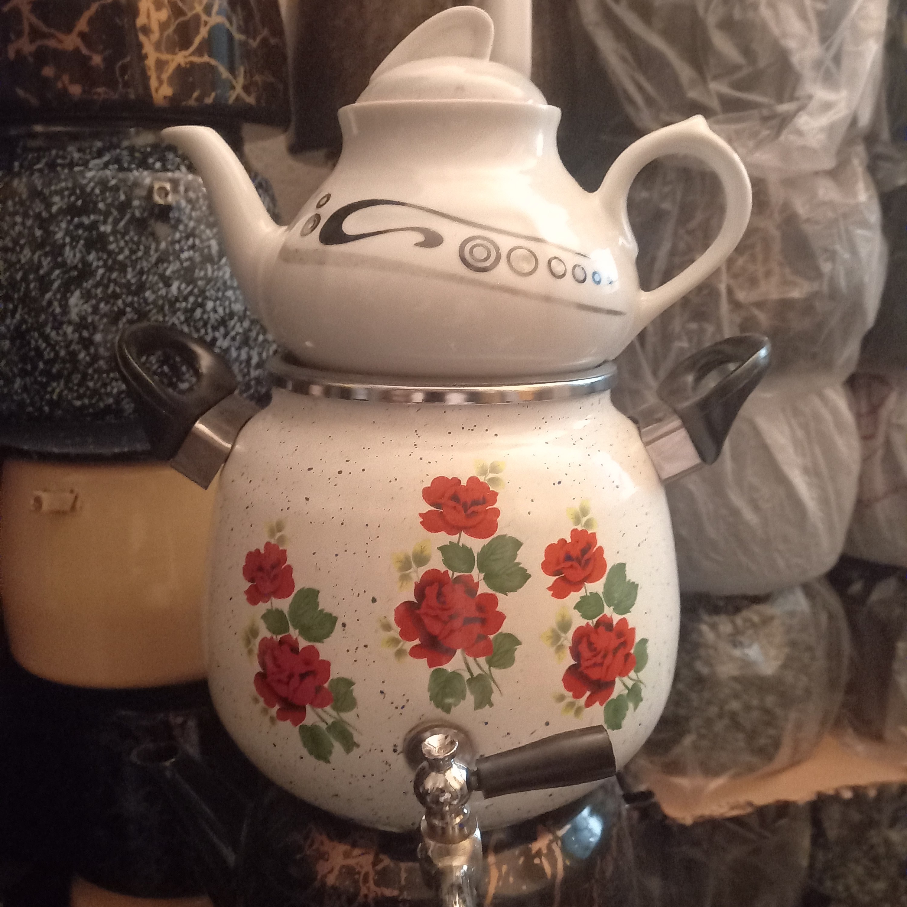 کتری لعابی شیر دار 4 لیتری طرح گل با قوری چینی