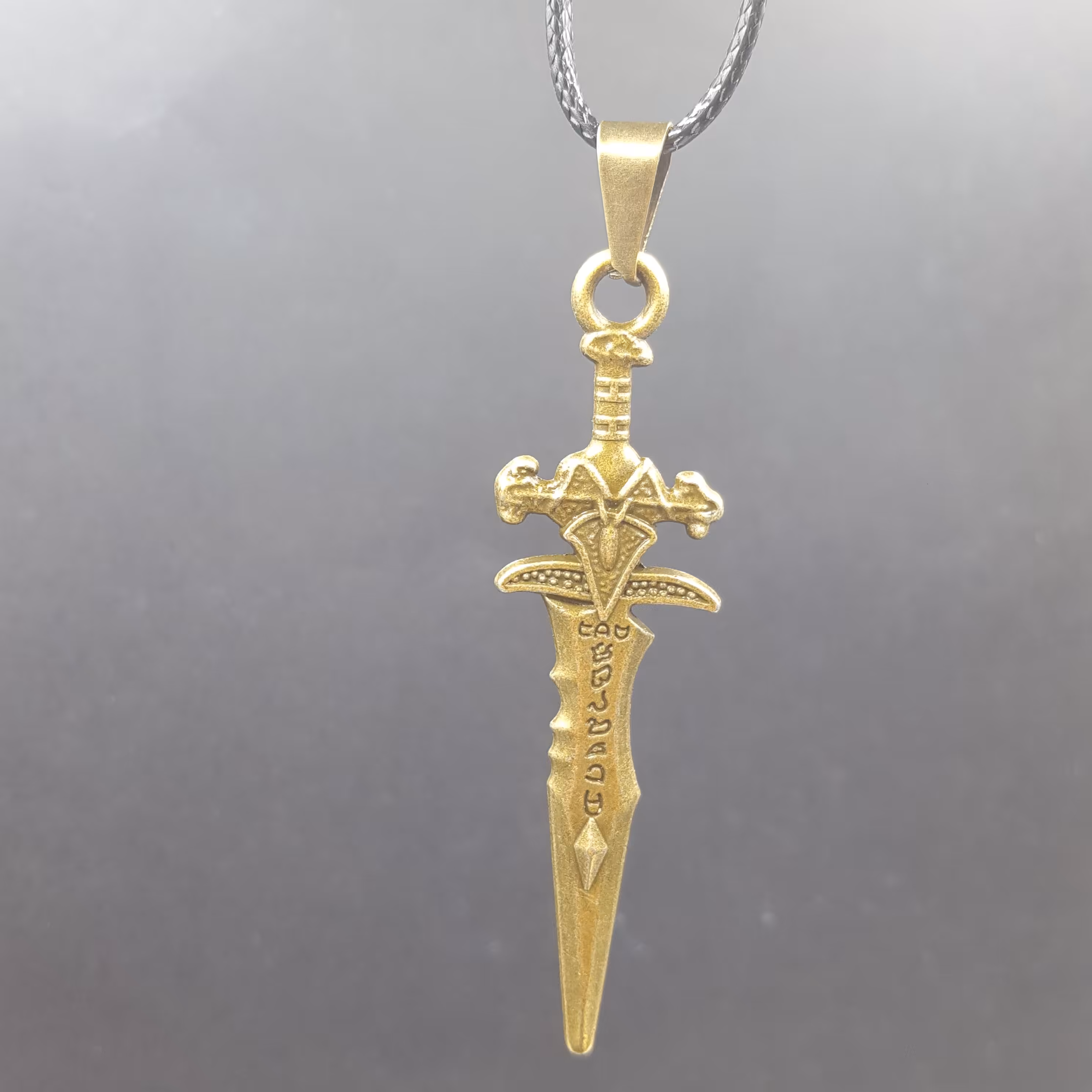 آویز خودرو (برنزی) شمشمیر شوالیه کد 472