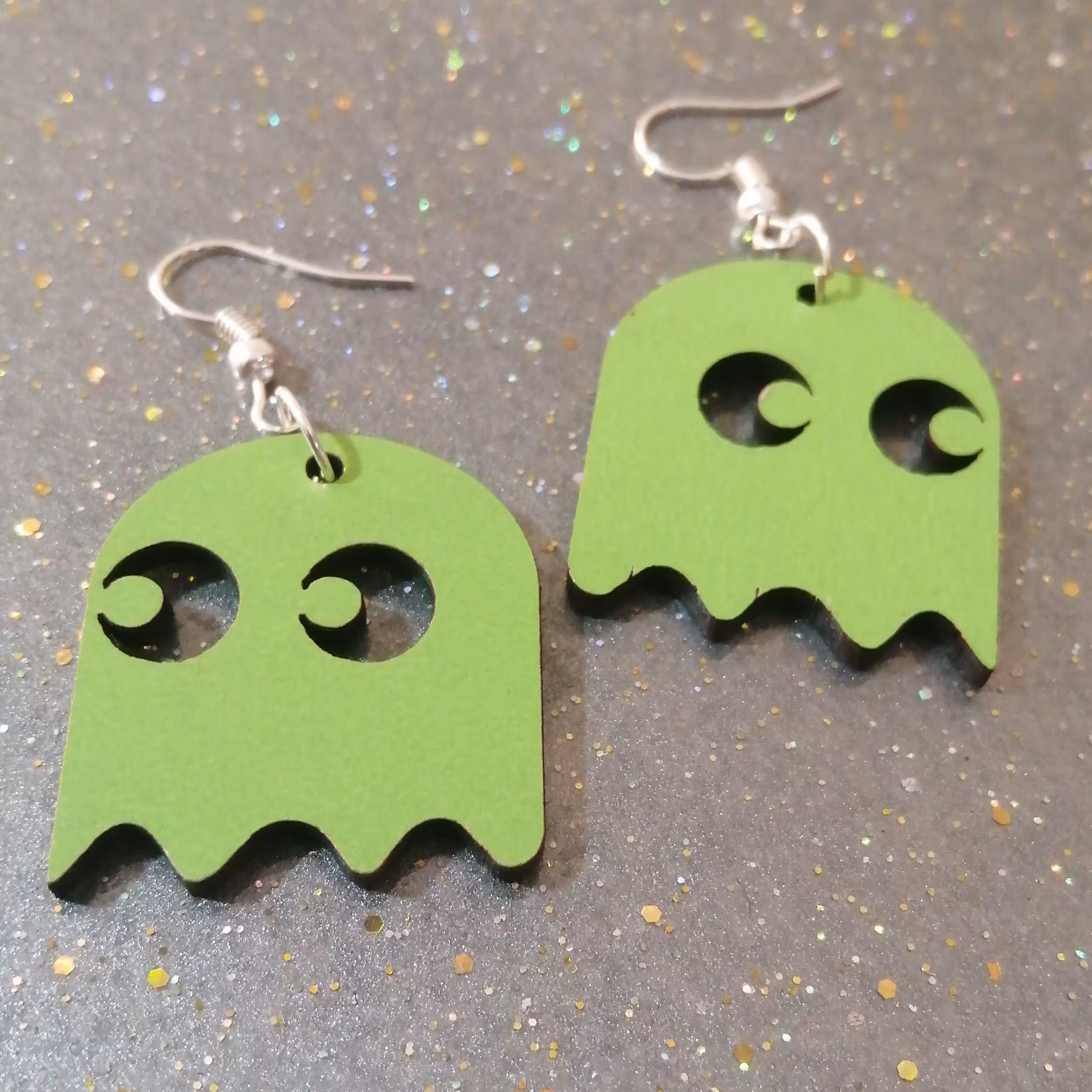 گوشواره طرح پسته خور سبز