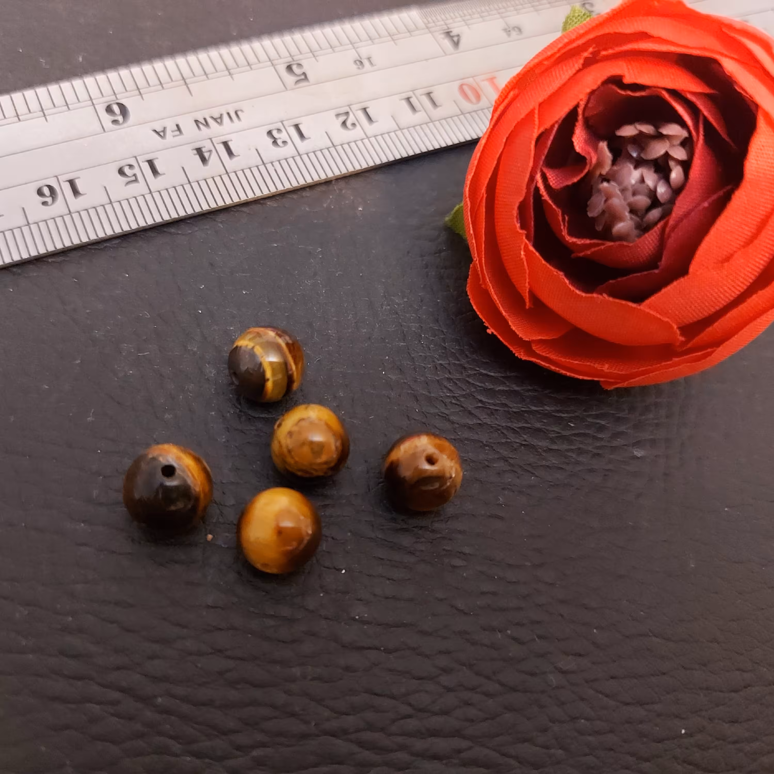 سنگ چشم ببر طبیعی سایز 6 بصورت دانه ای 