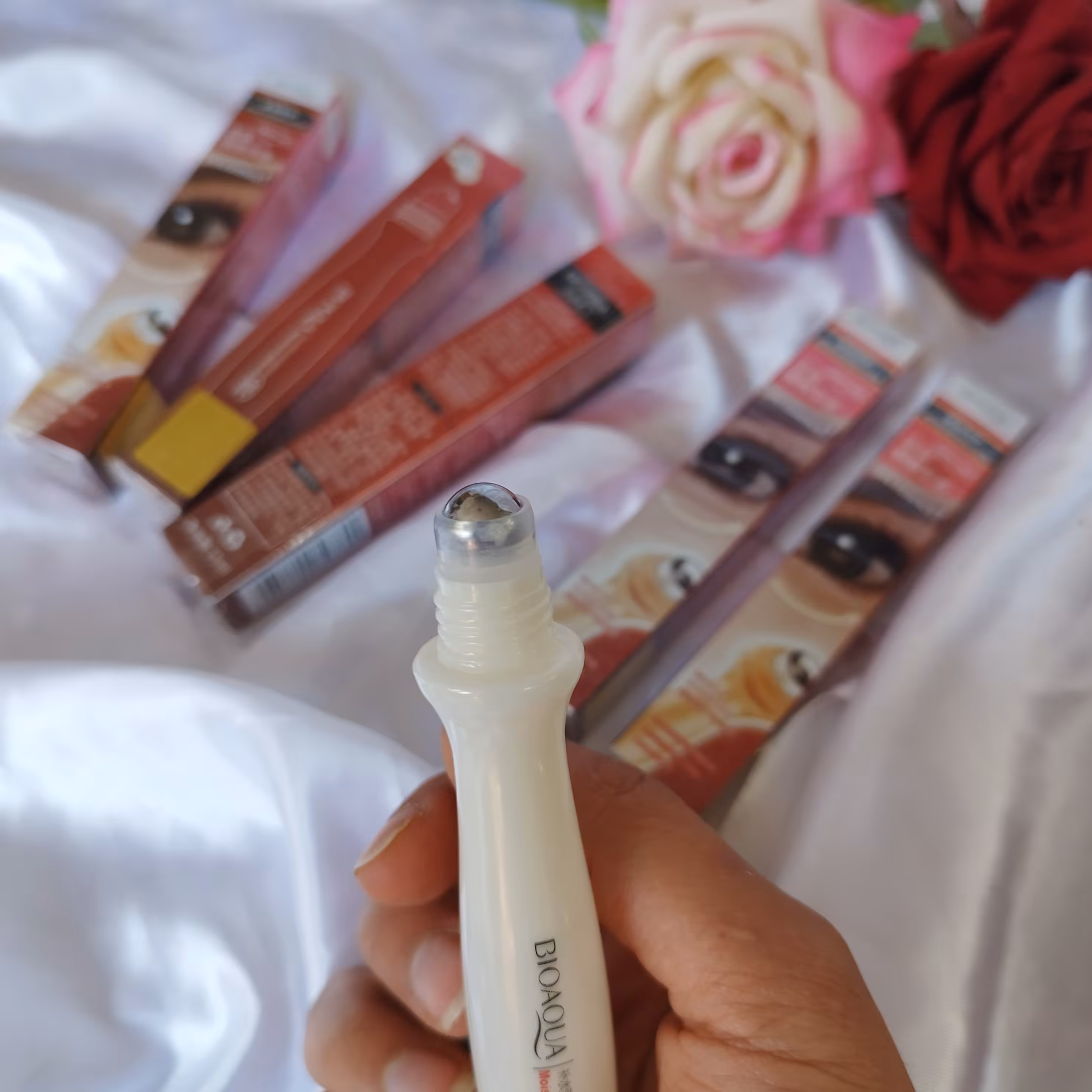 سرم تخصصی ماساژوردار دور چشم غلطکی بیوآکوا