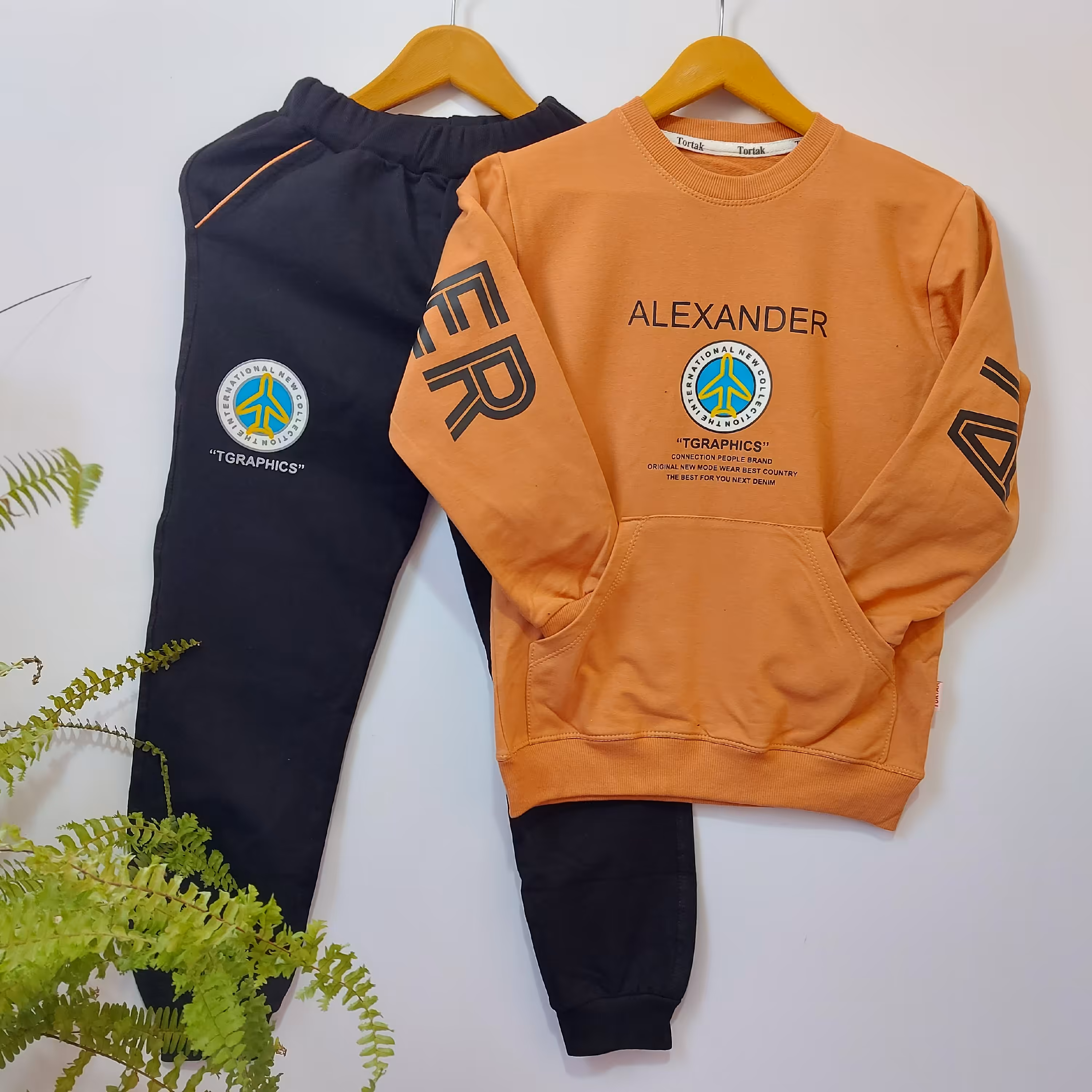 بلوز وشلوارپسرونه دورس سایز 55و60  پشت بلوز  طرح دار ارسال رایگان 