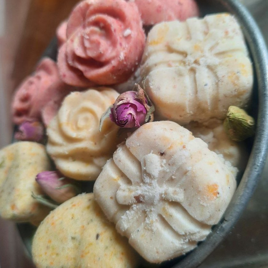 حلوای گردویی وحلوای پسته وحلوای گلسرخ