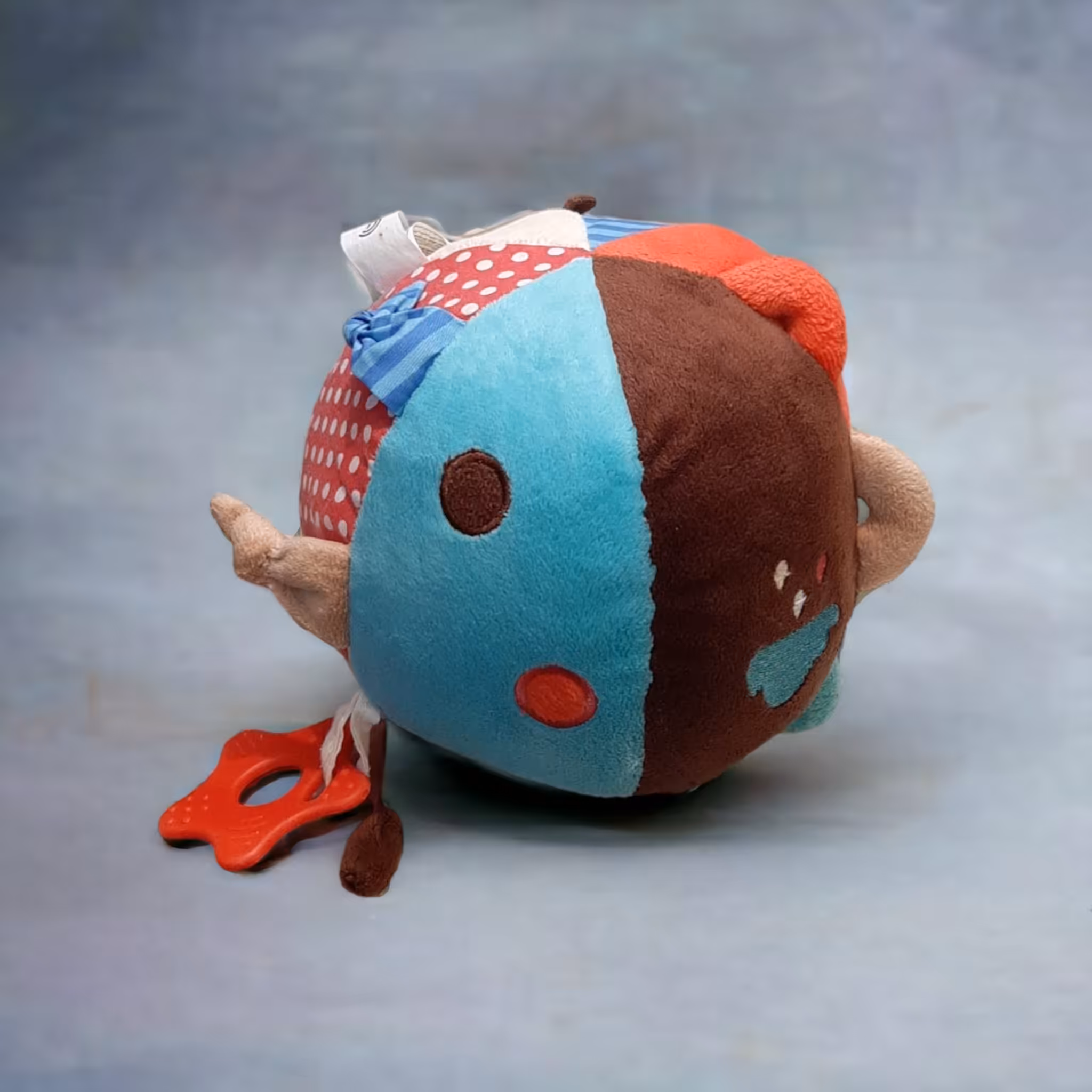 توپ قلقلی فانتزی دارای حلقه و دندان گیر قطر 15 سانتی متر