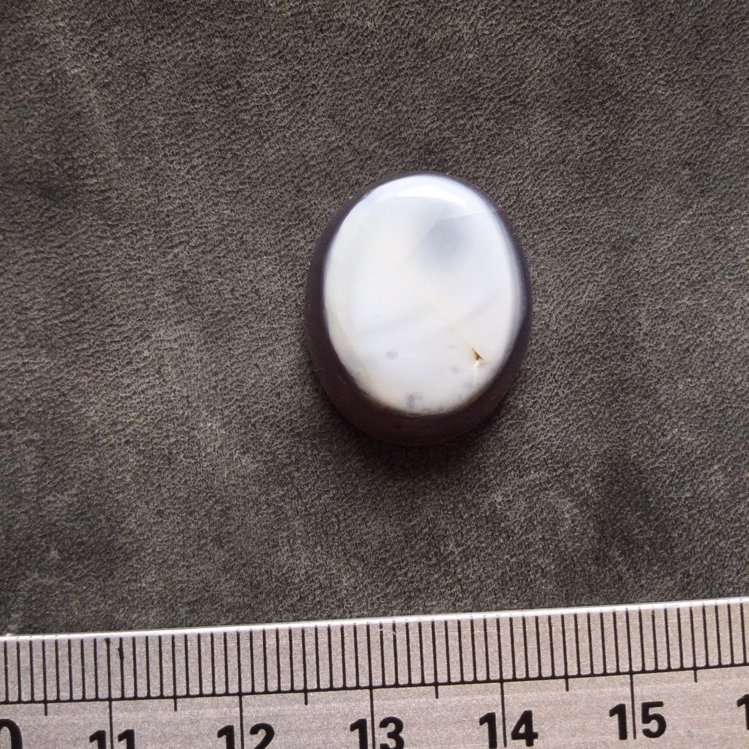 عقیق سوسنی دو پوست کلاهدار