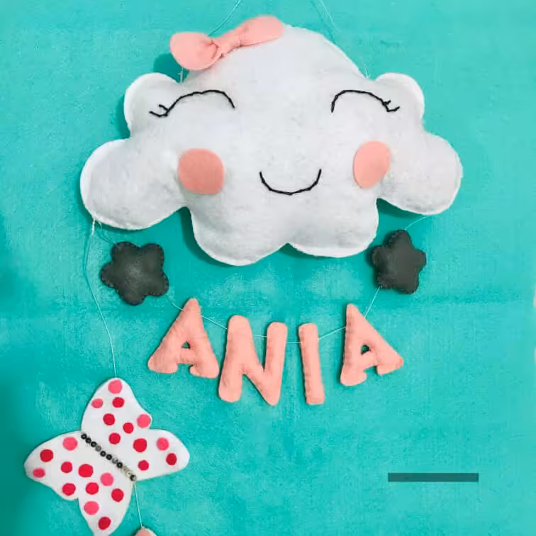 آویز در ابر وستاره خندان