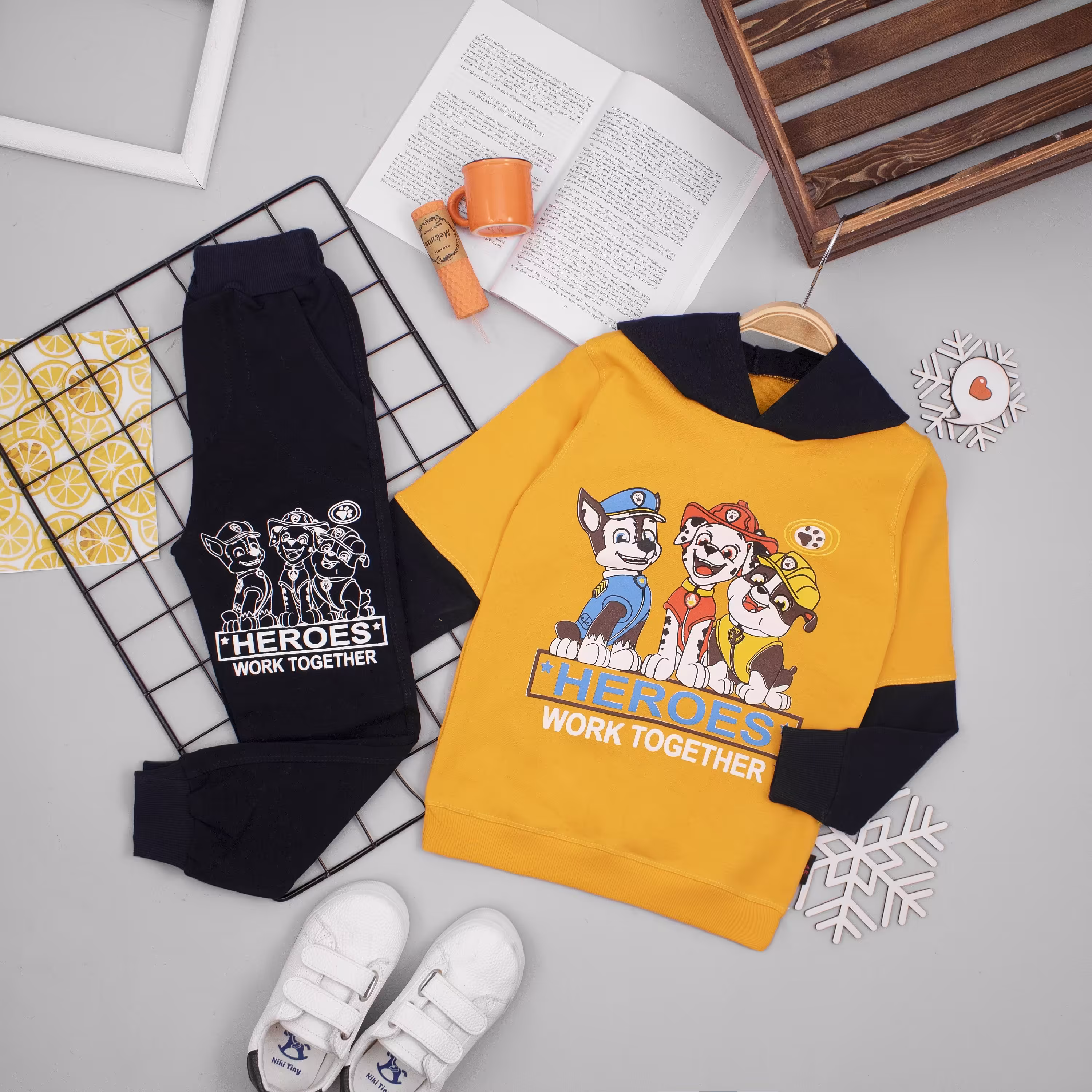 هودی و شلوار بچگانه طرح سگ نگهبان اسپرت در چند رنگ