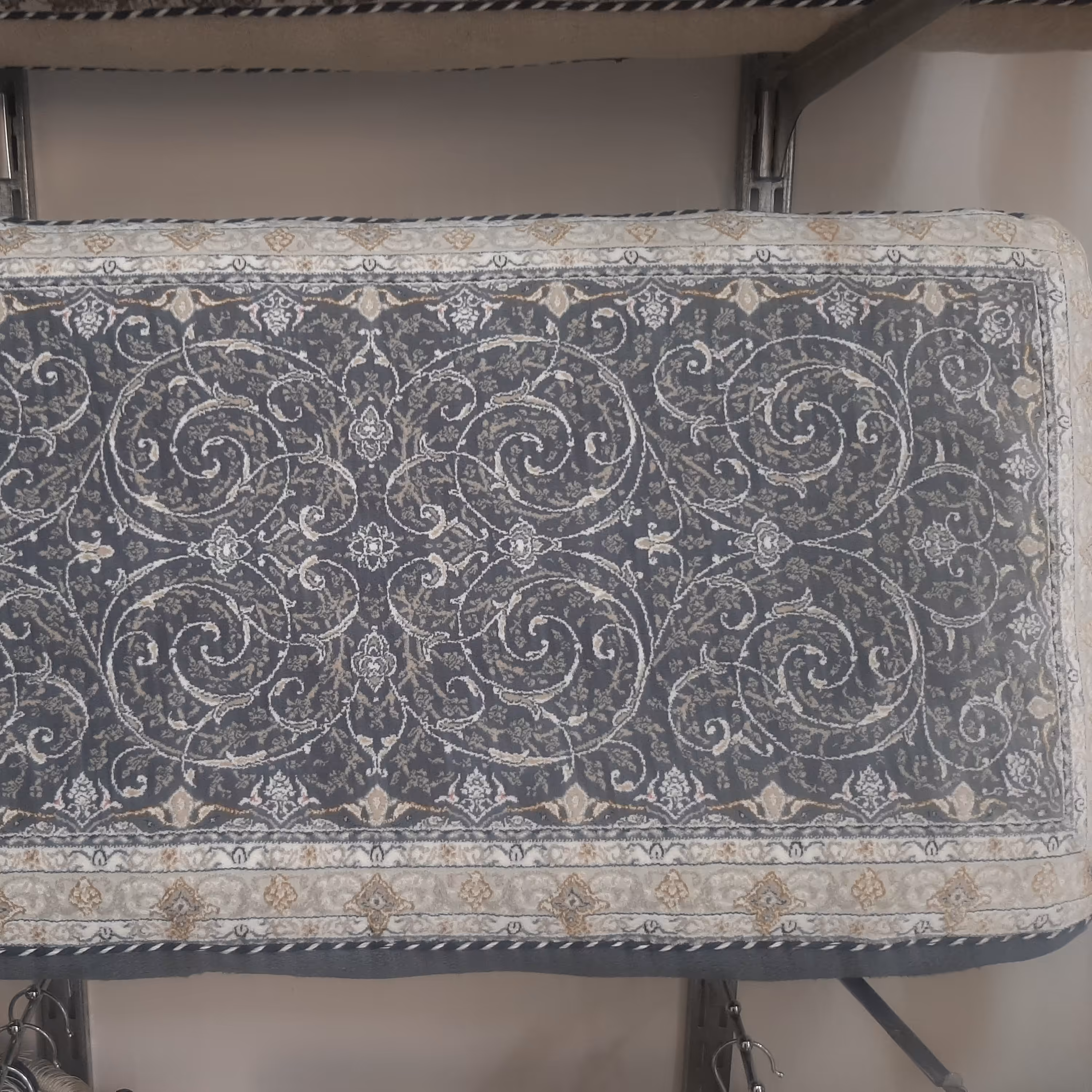 یک جفت پشتی فرشی 1200 شانه صددرصد نخ اکریلیک سایز 50 در 100 سانت پس کرایه